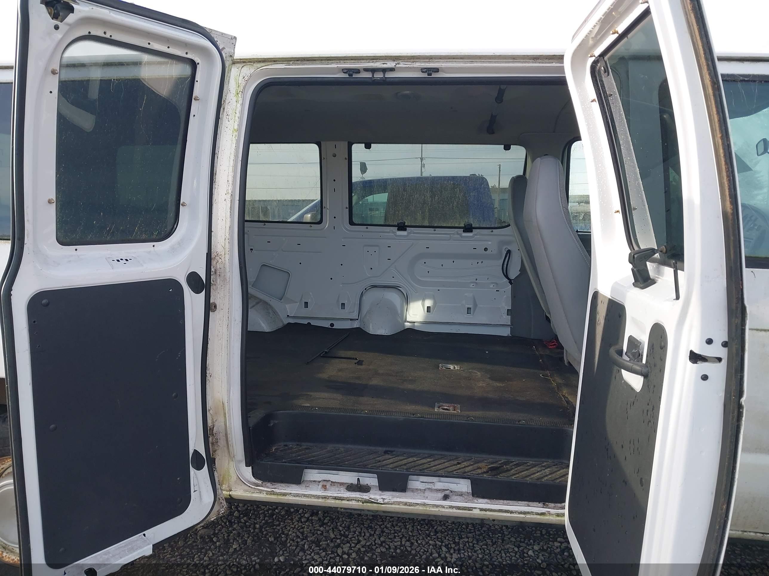 FORD E-250 image 8