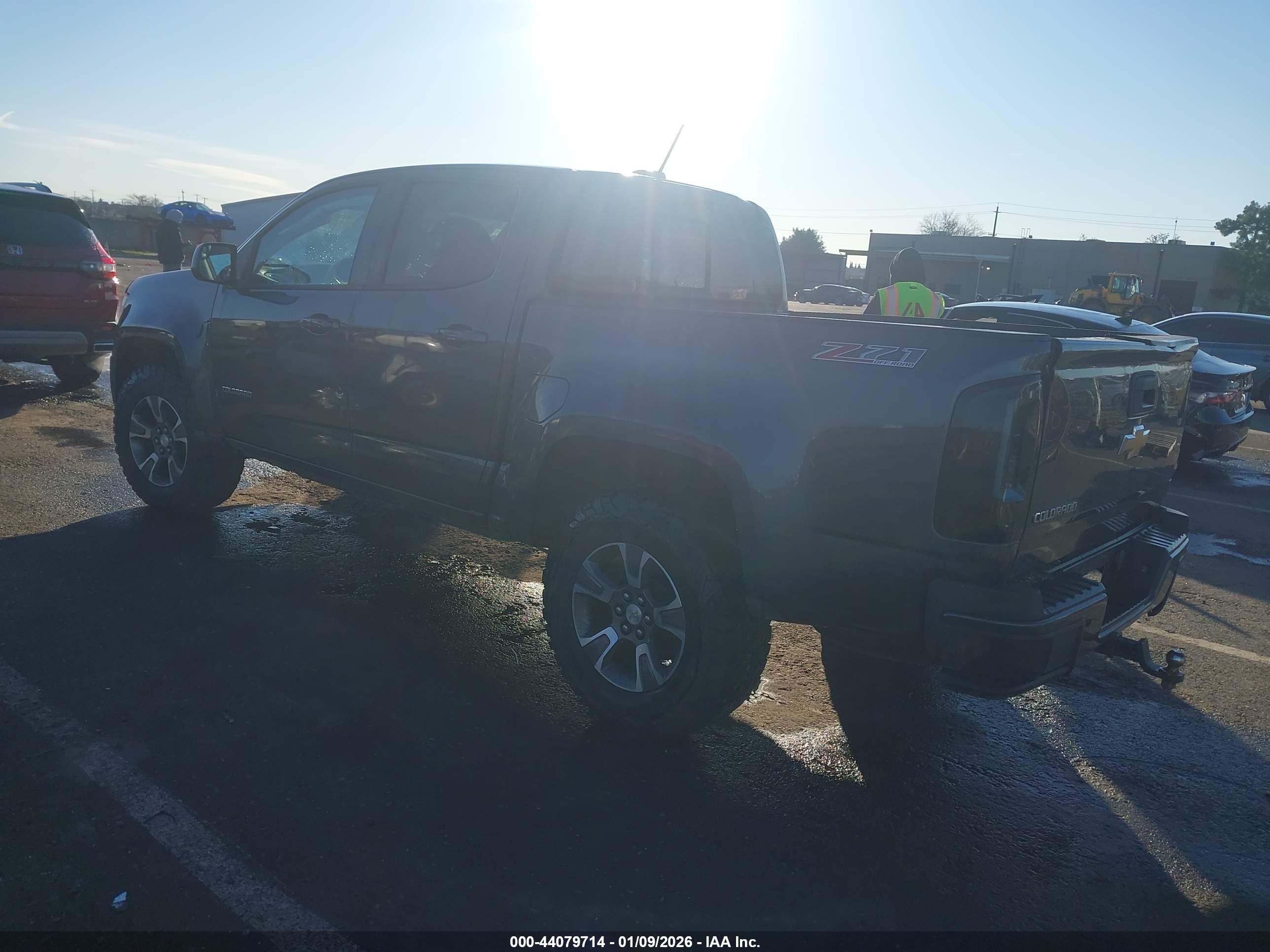 CHEVROLET COLORADO image 3