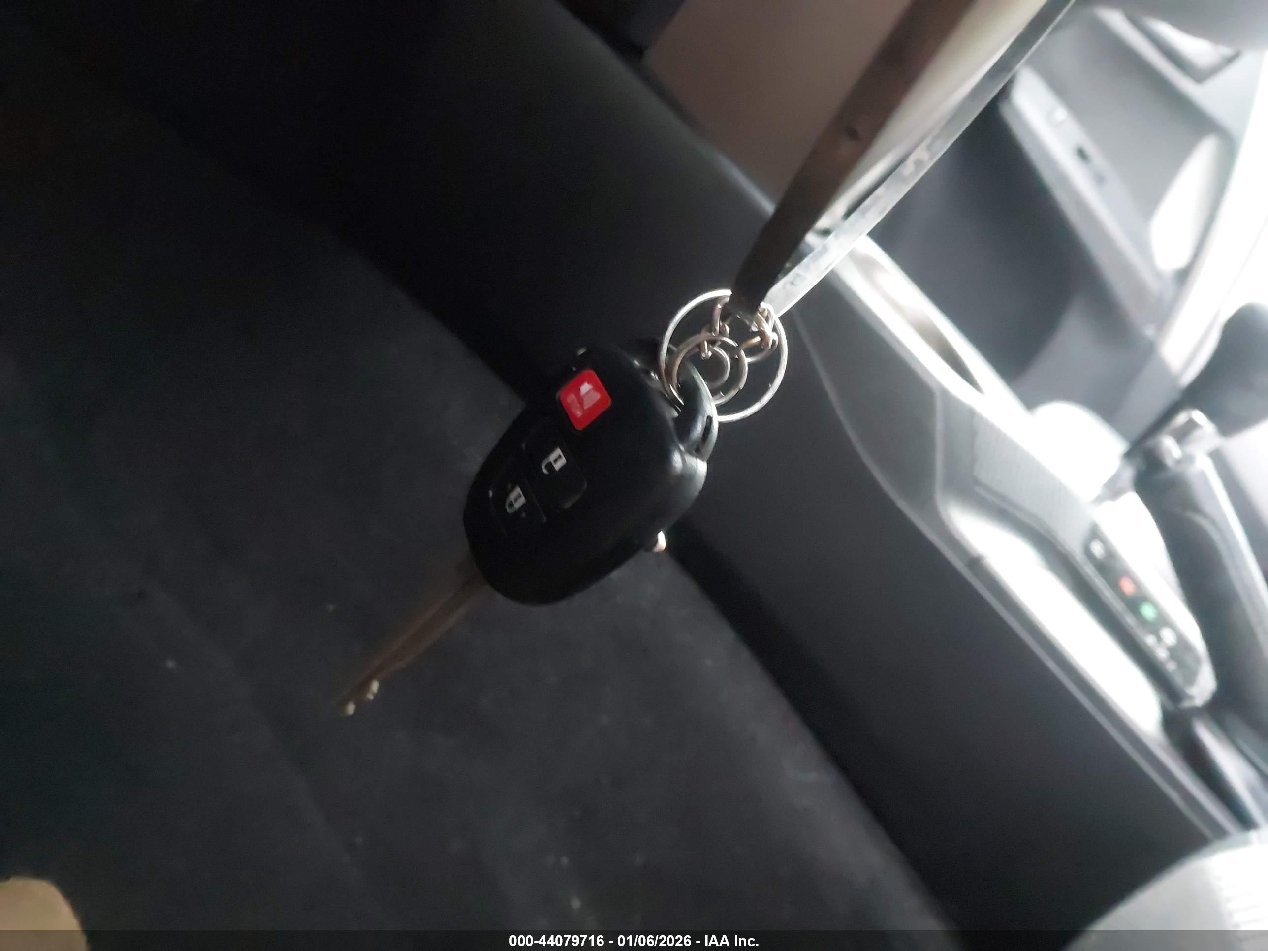 TOYOTA RAV4 image 11