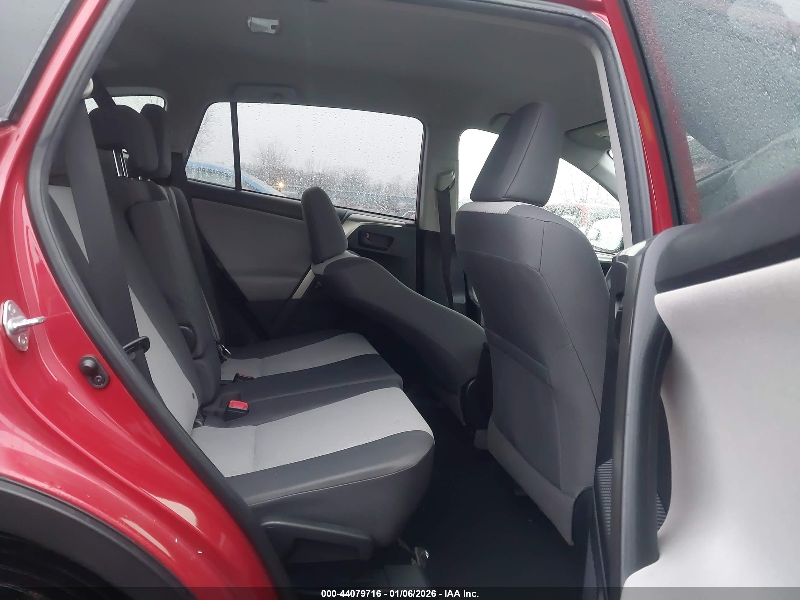 TOYOTA RAV4 image 8