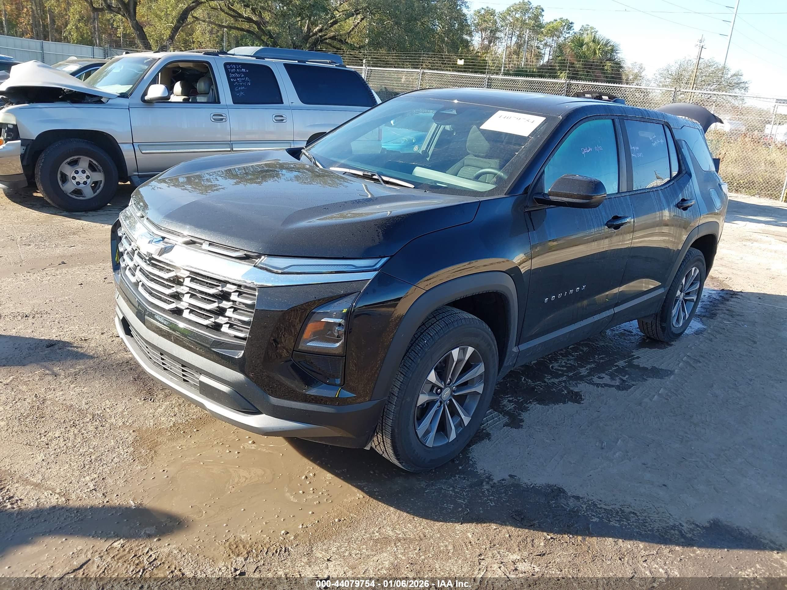 CHEVROLET EQUINOX image 2