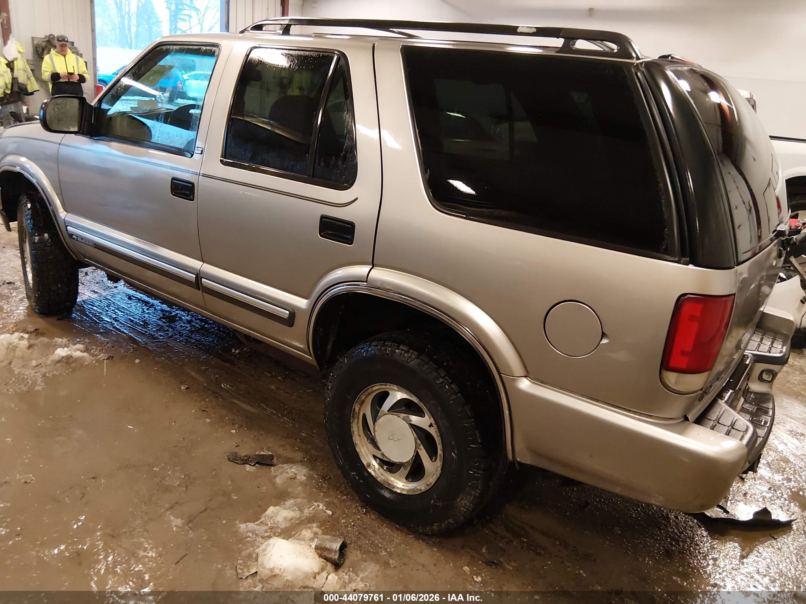 CHEVROLET BLAZER image 3
