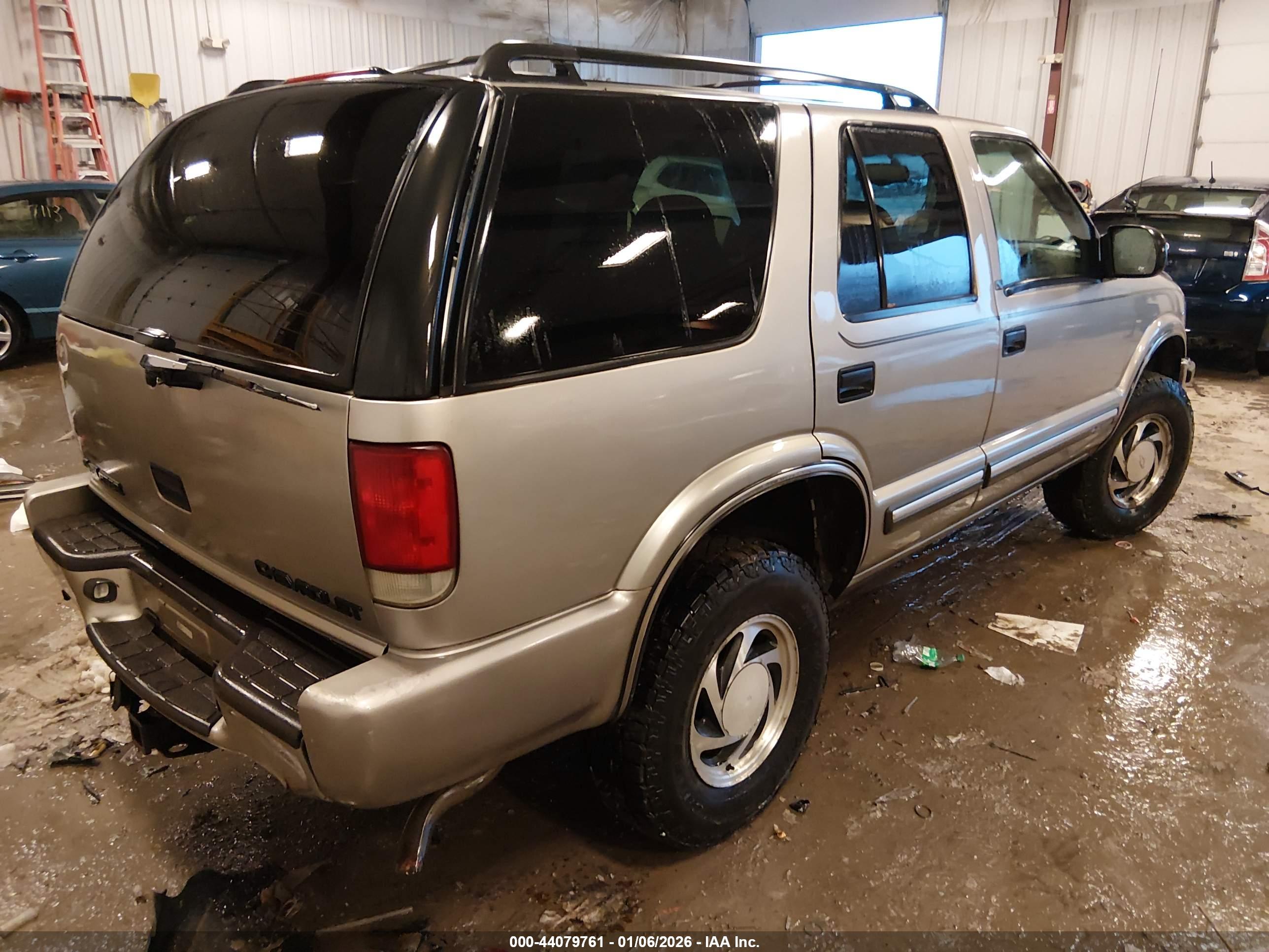 CHEVROLET BLAZER image 4