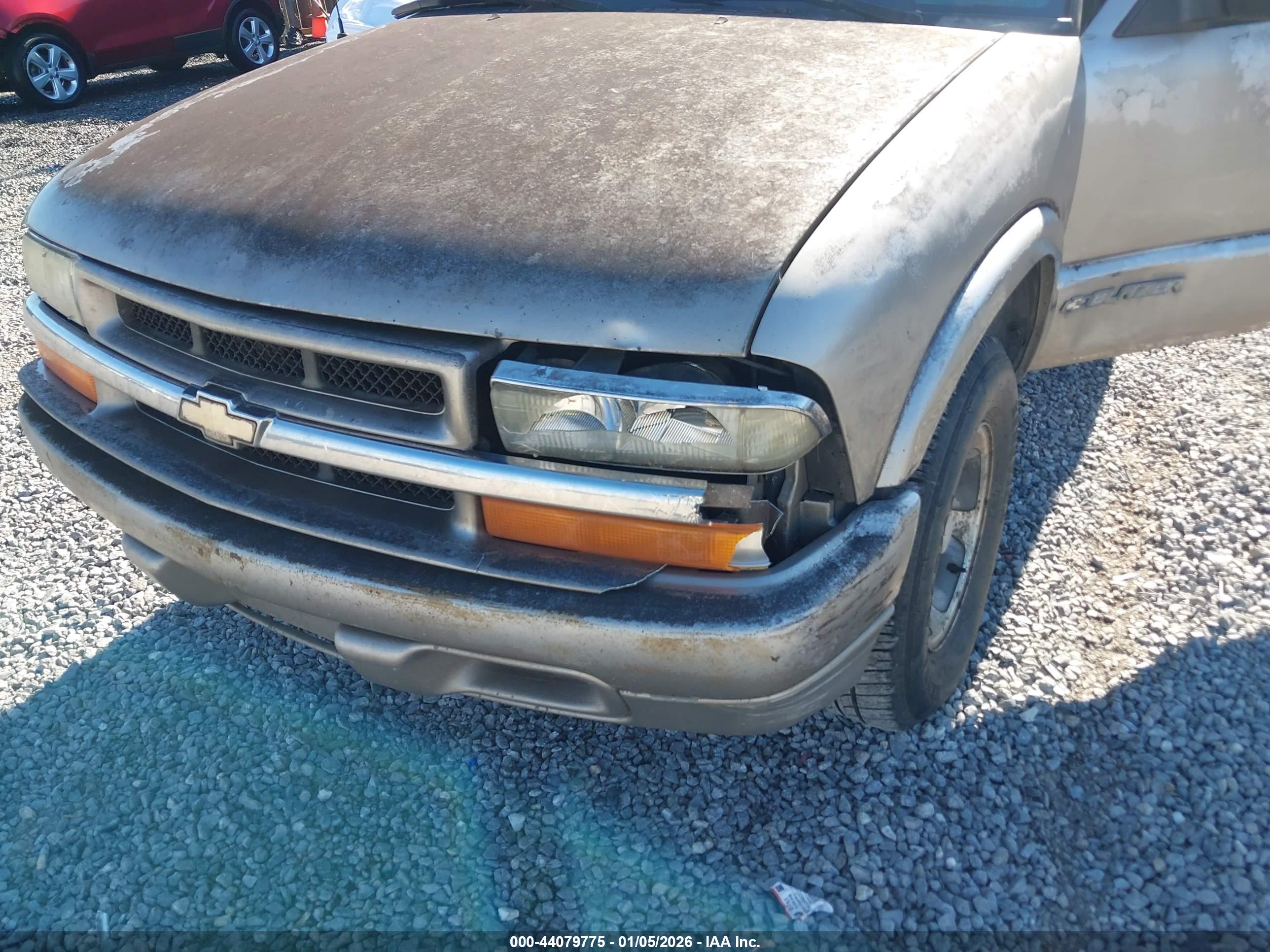 CHEVROLET BLAZER image 6