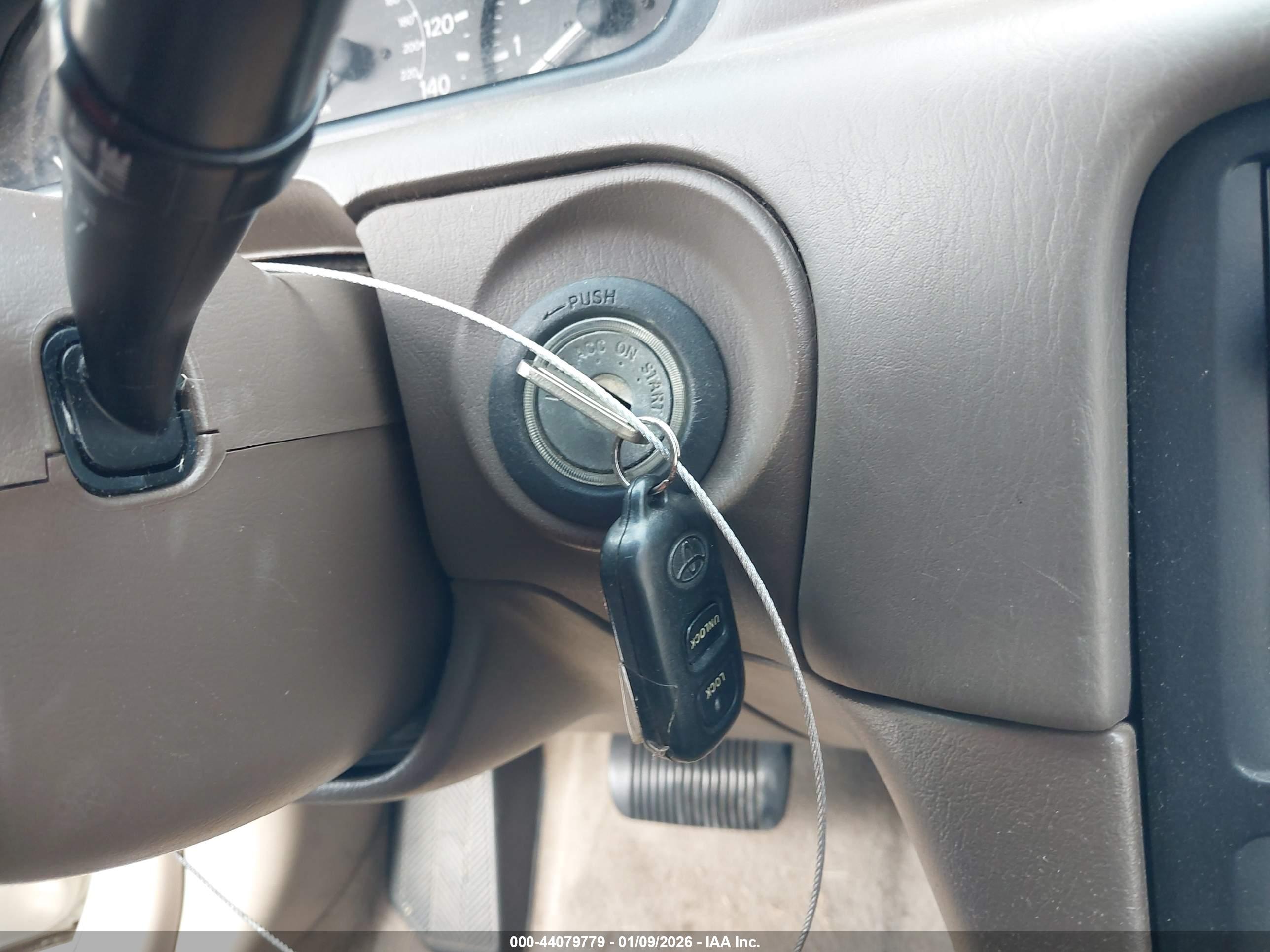 TOYOTA CAMRY image 11