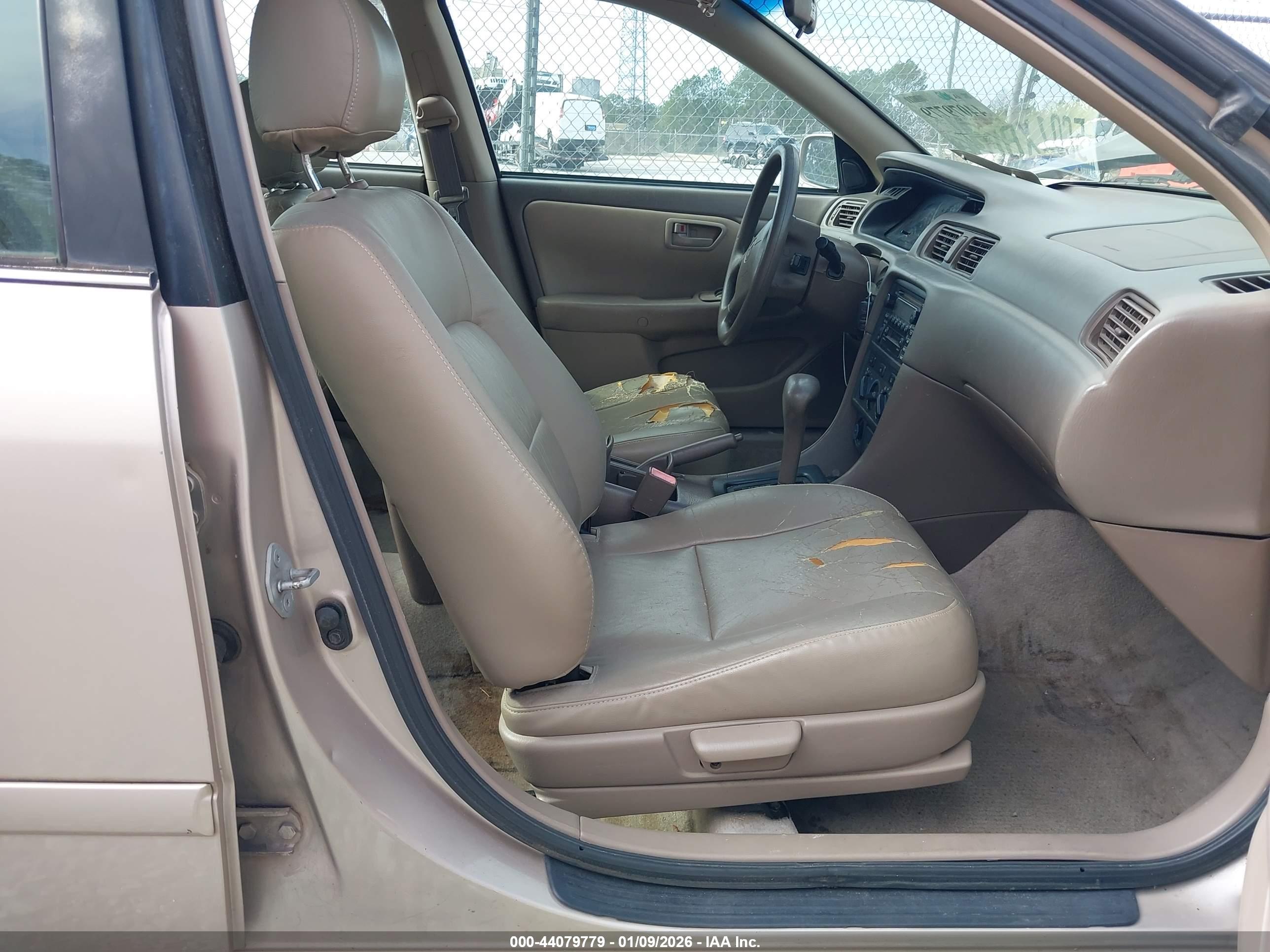 TOYOTA CAMRY image 5