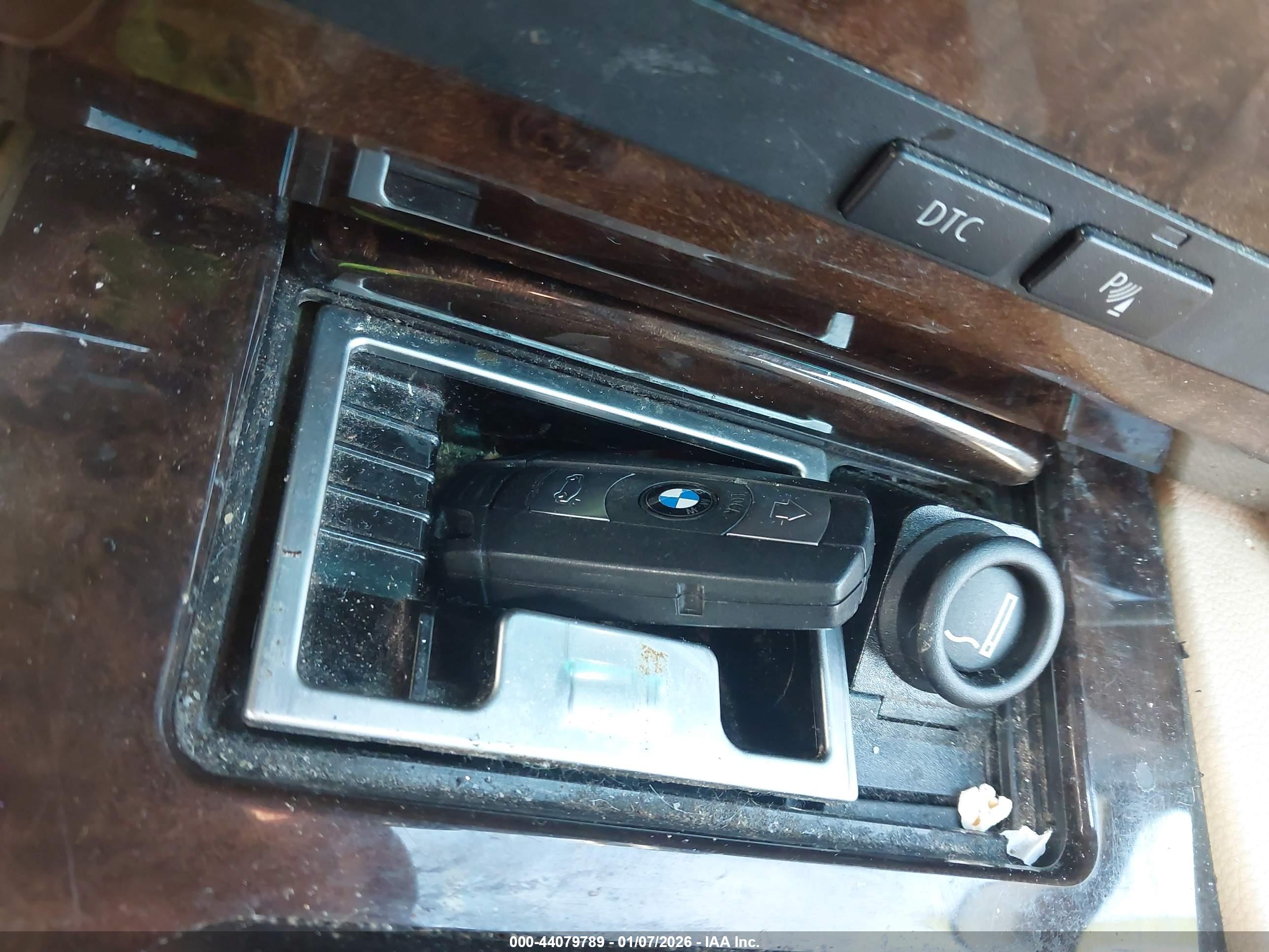 BMW 525XI image 11