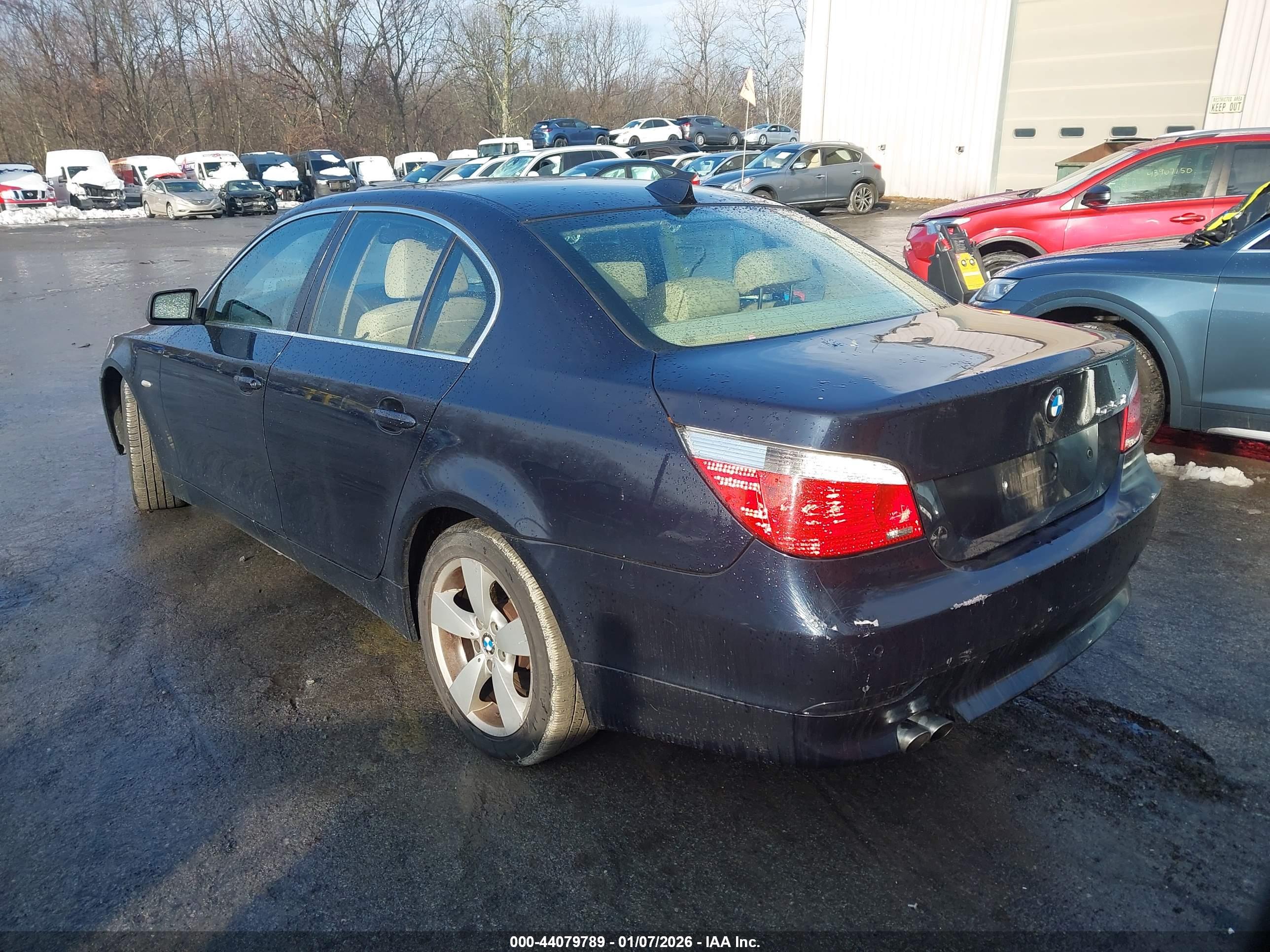 BMW 525XI image 3