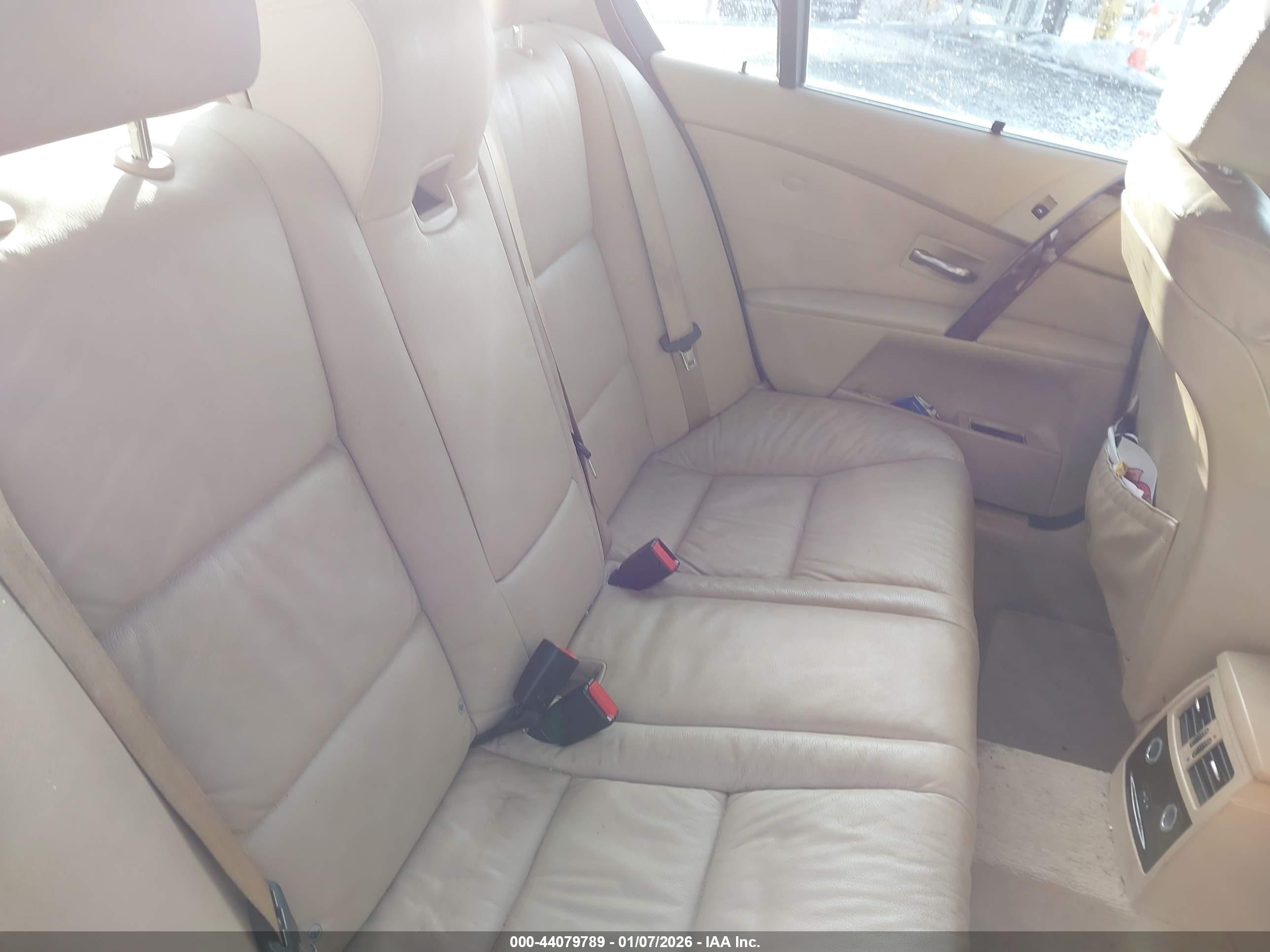 BMW 525XI image 8