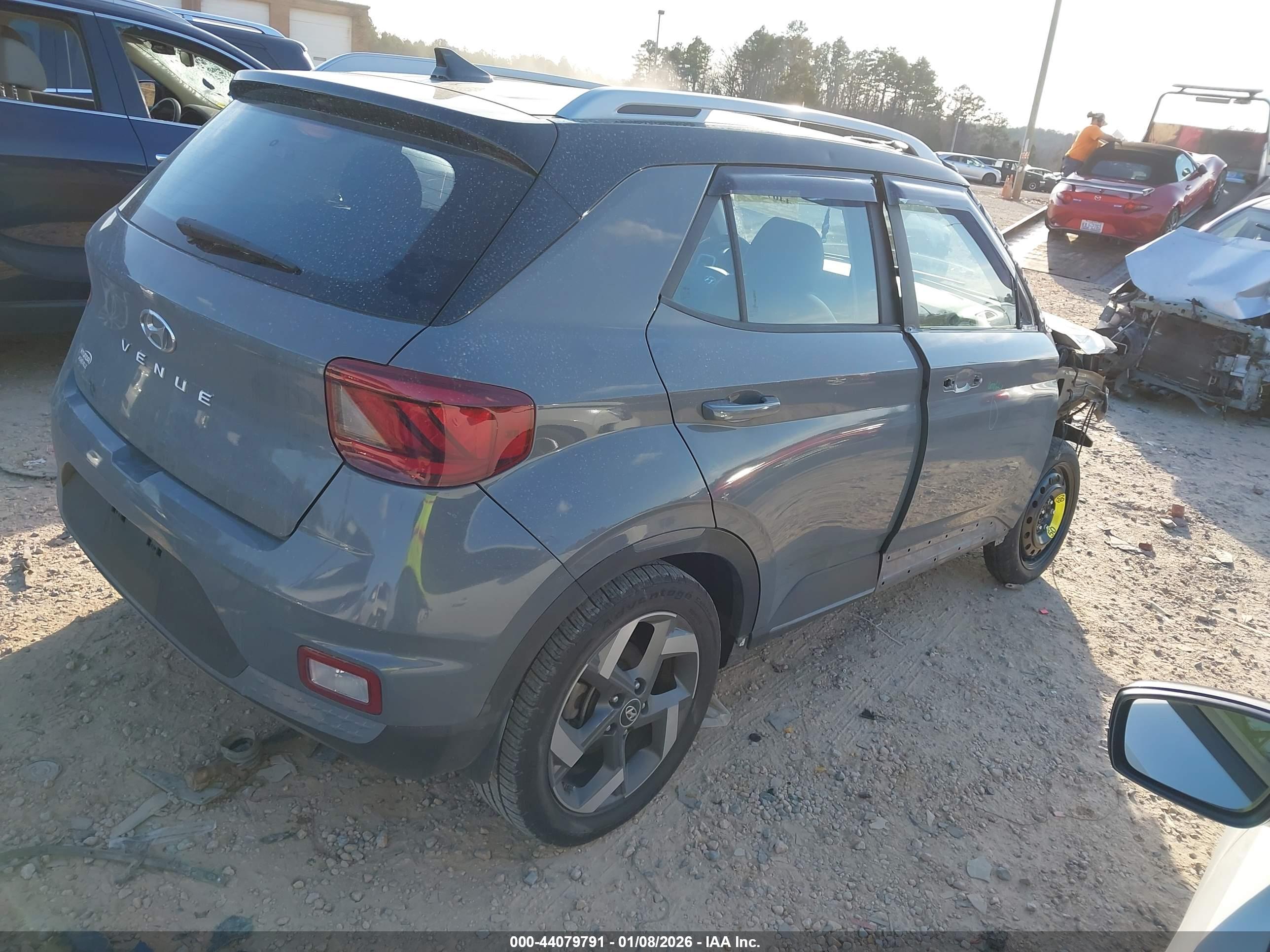 HYUNDAI VENUE image 4