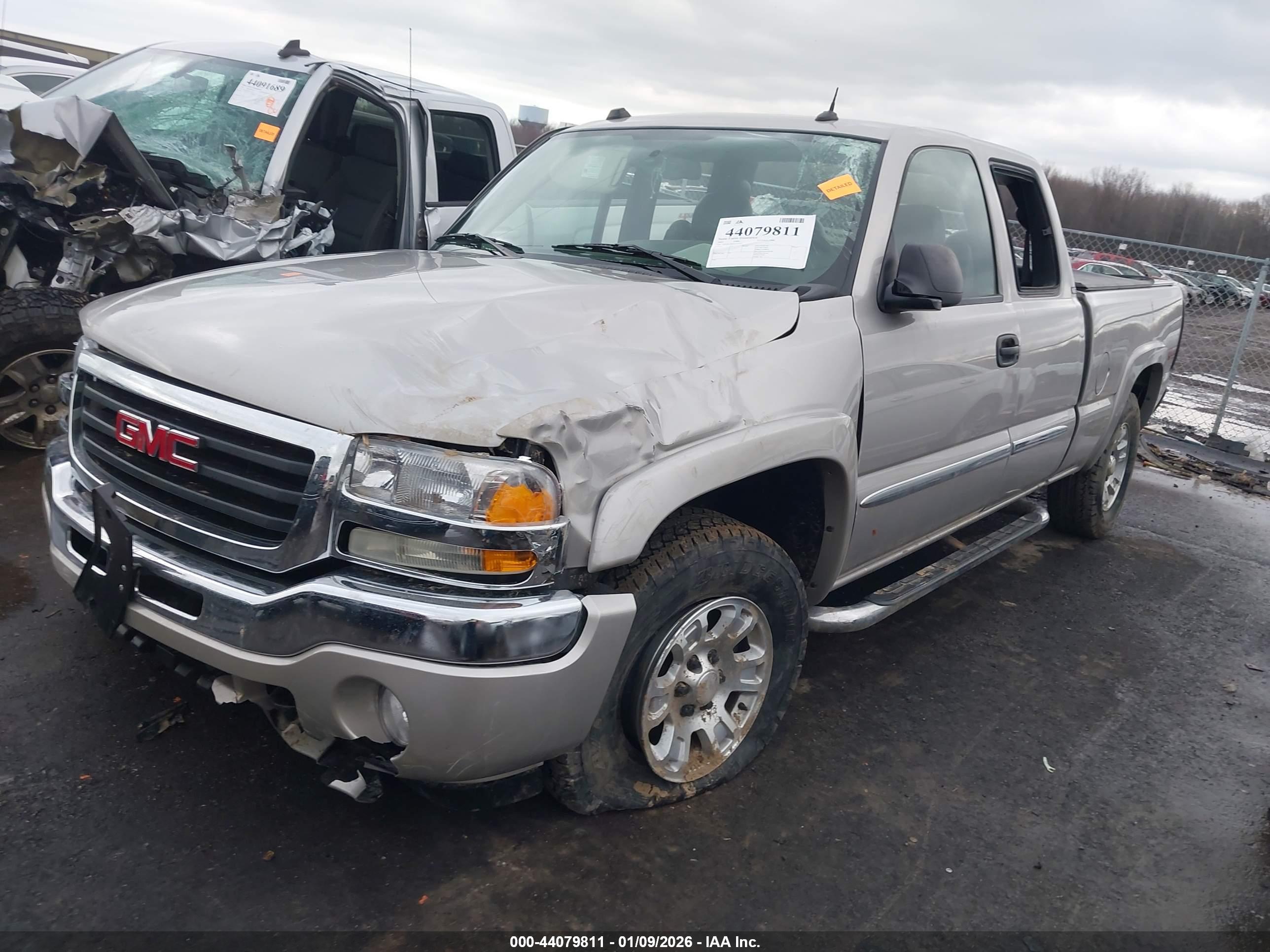 GMC SIERRA image 2