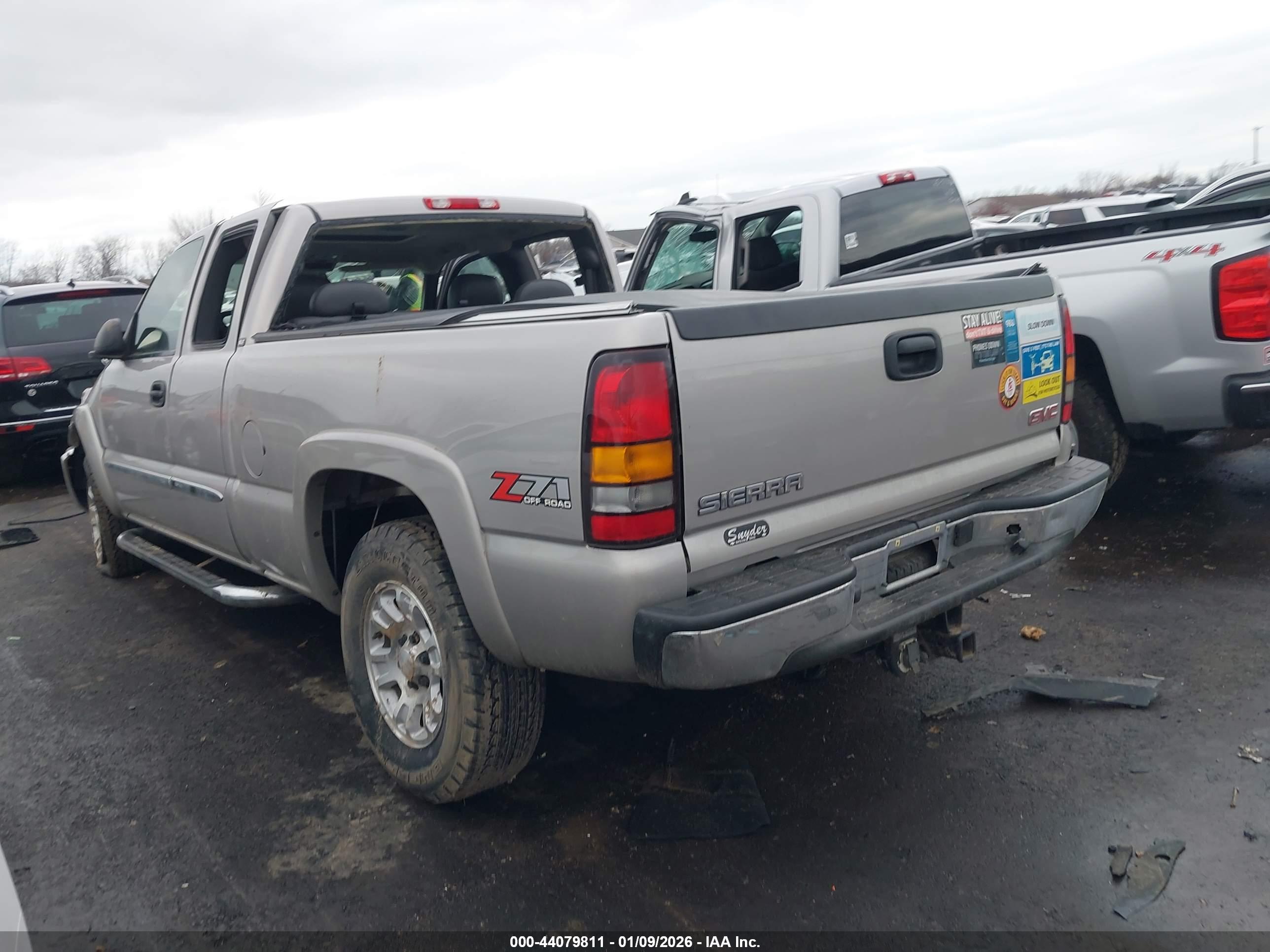 GMC SIERRA image 3