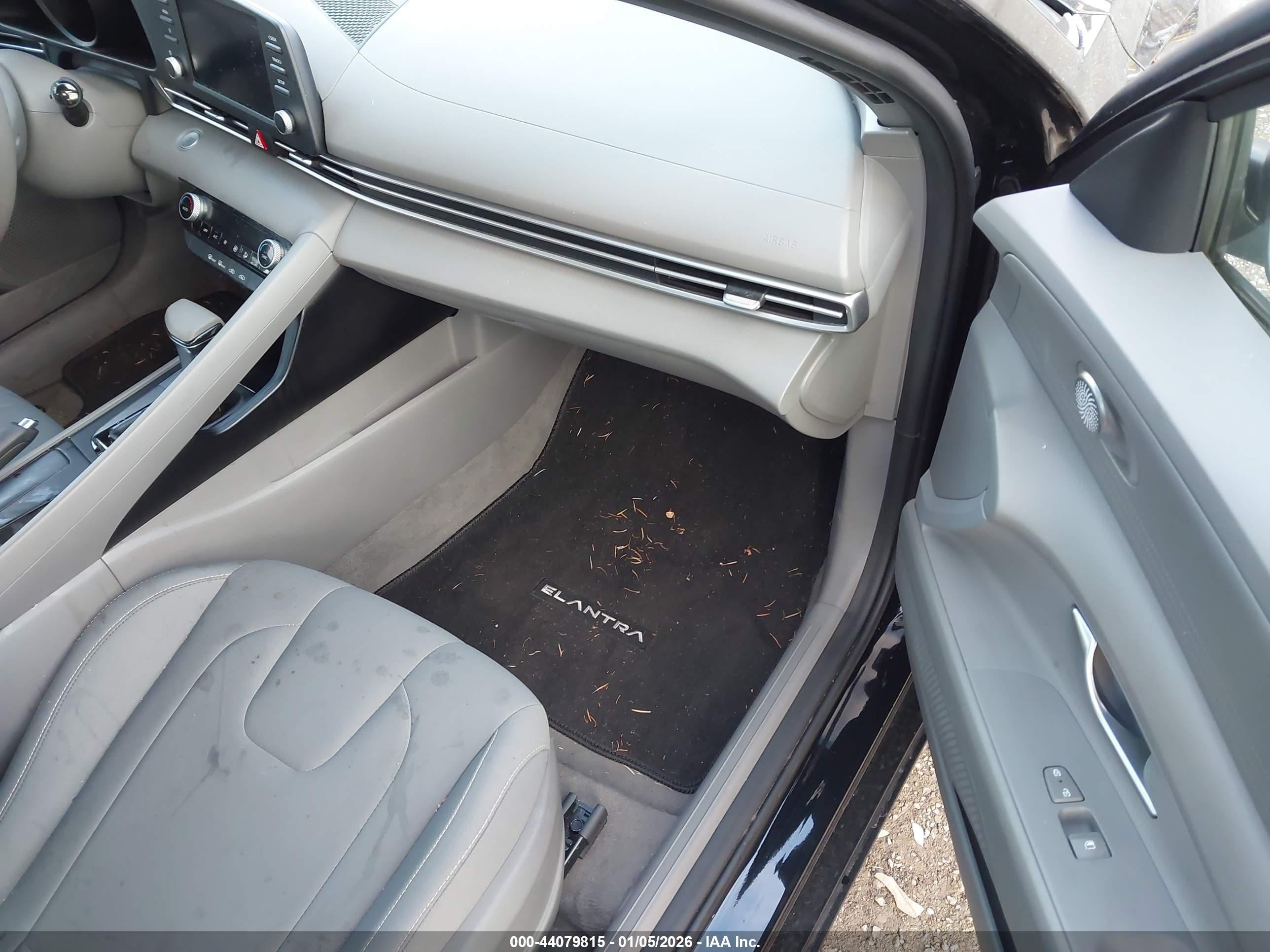 HYUNDAI ELANTRA image 5