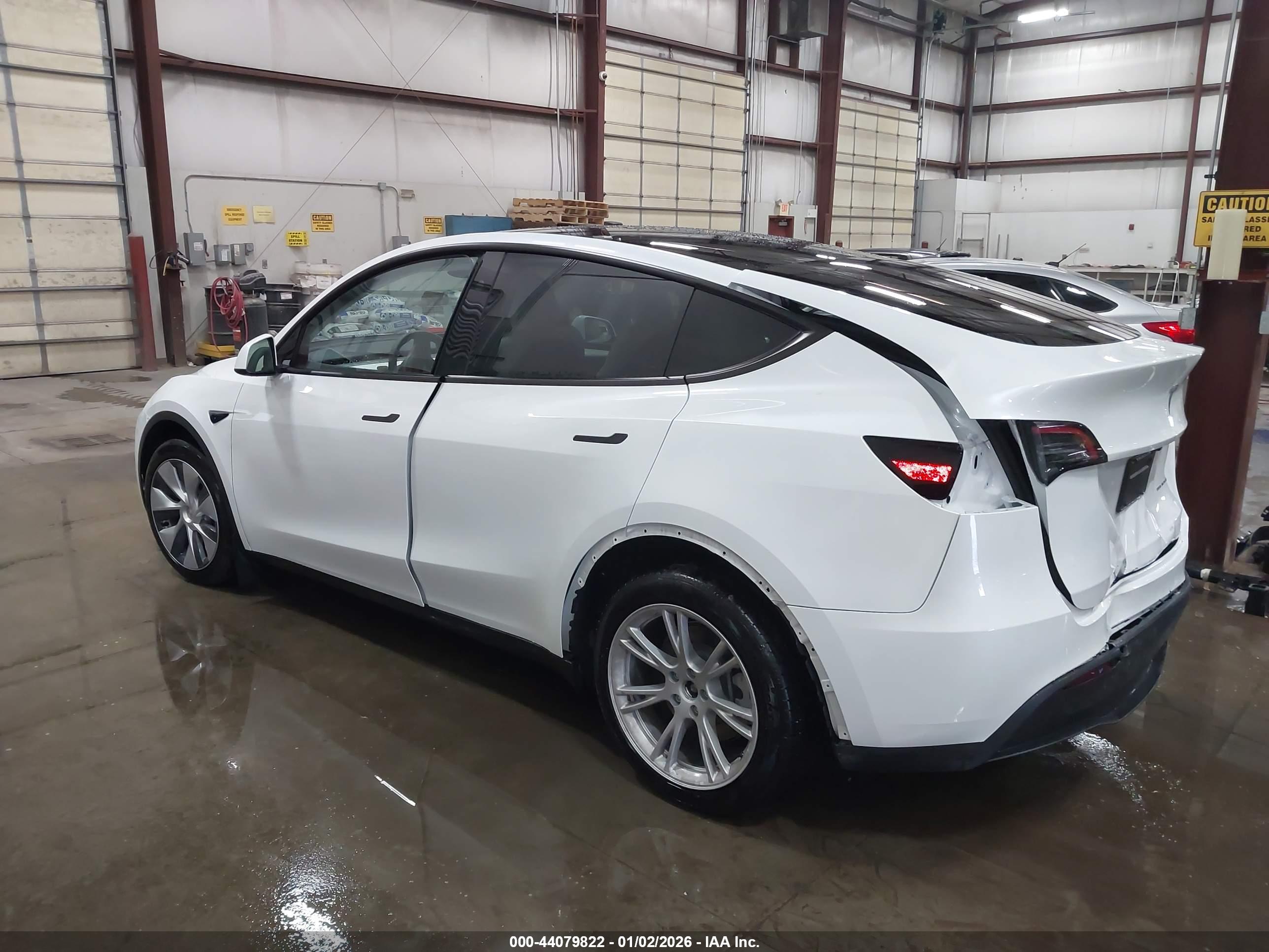 TESLA MODEL image 3
