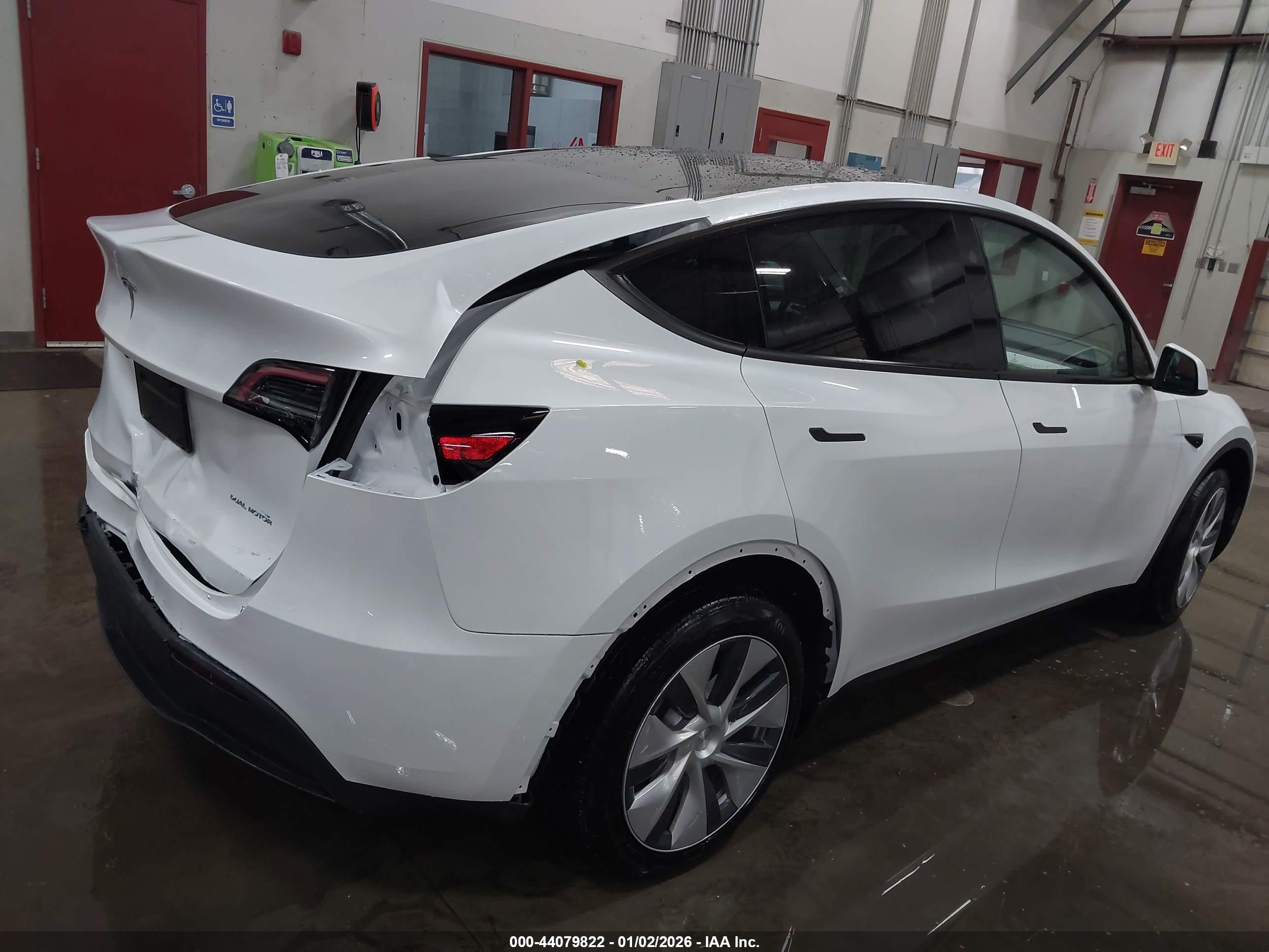 TESLA MODEL image 4