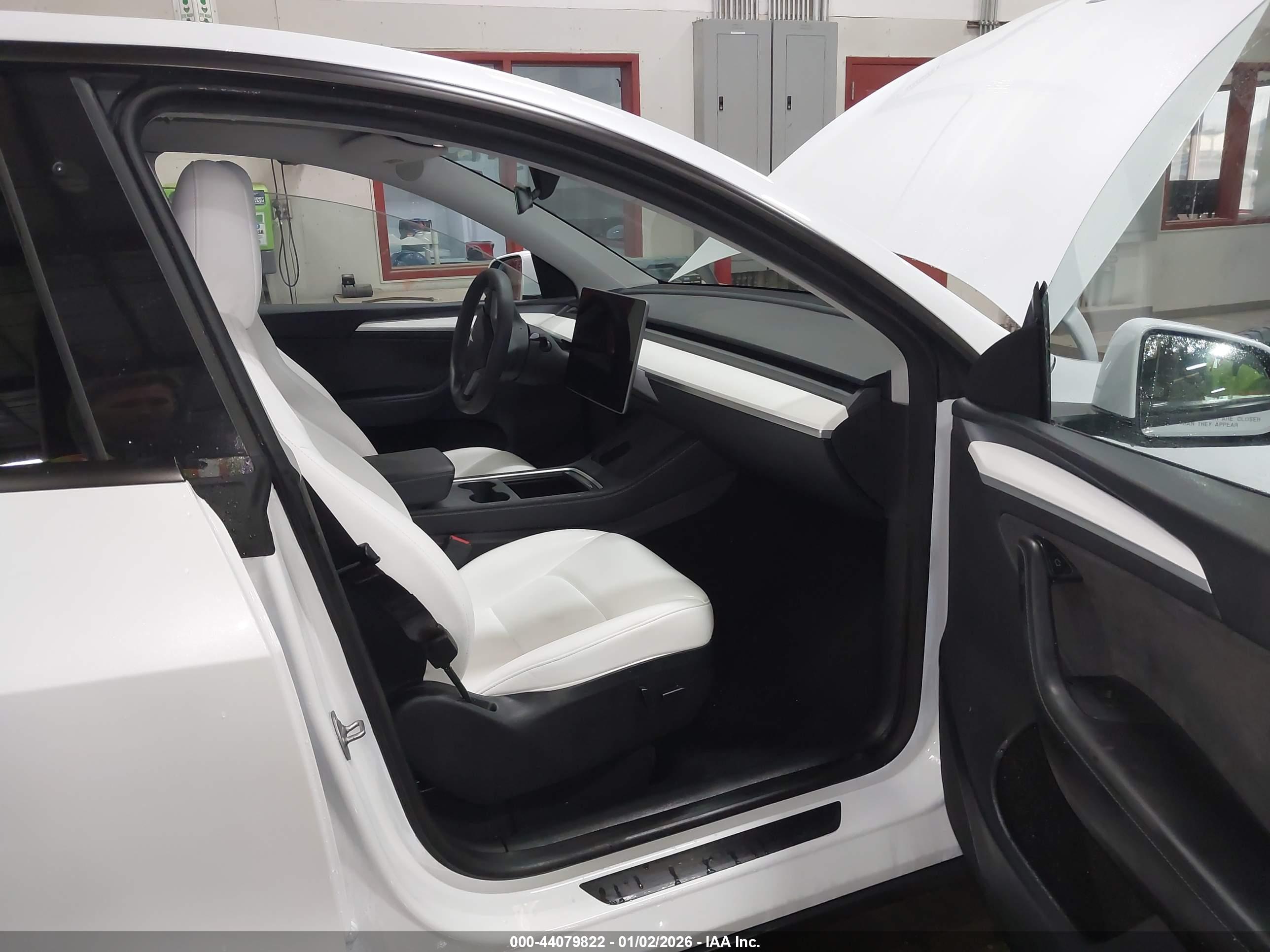 TESLA MODEL image 5