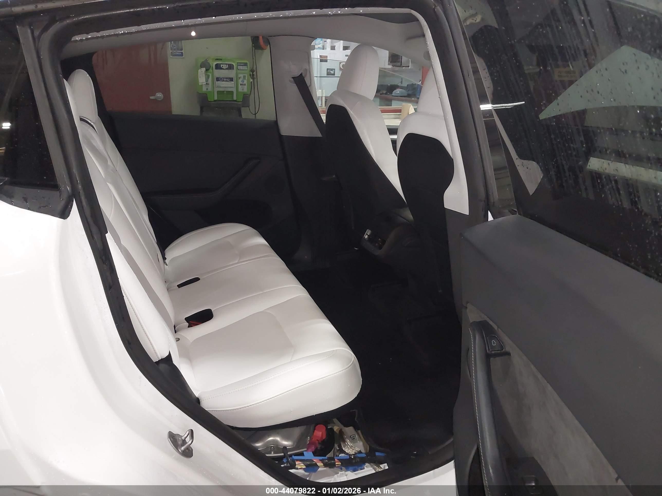 TESLA MODEL image 8