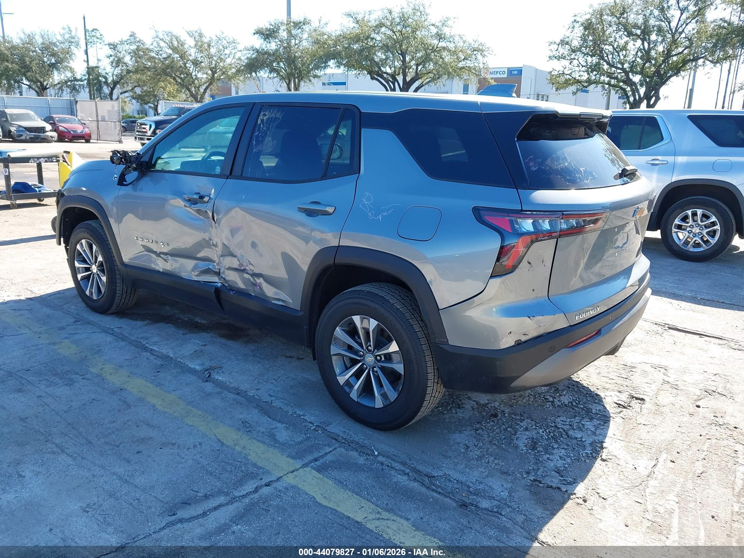 CHEVROLET EQUINOX image 3