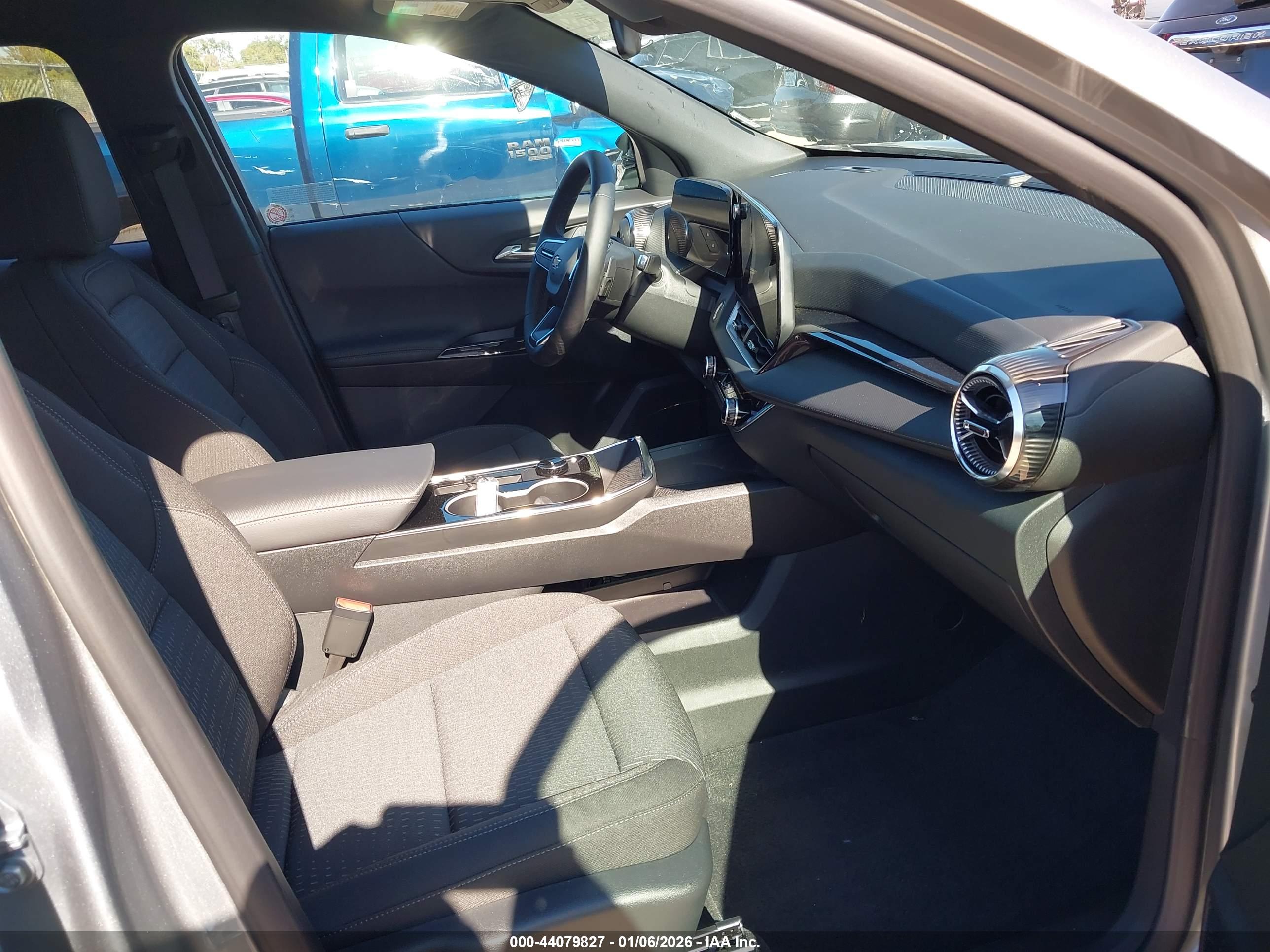 CHEVROLET EQUINOX image 5