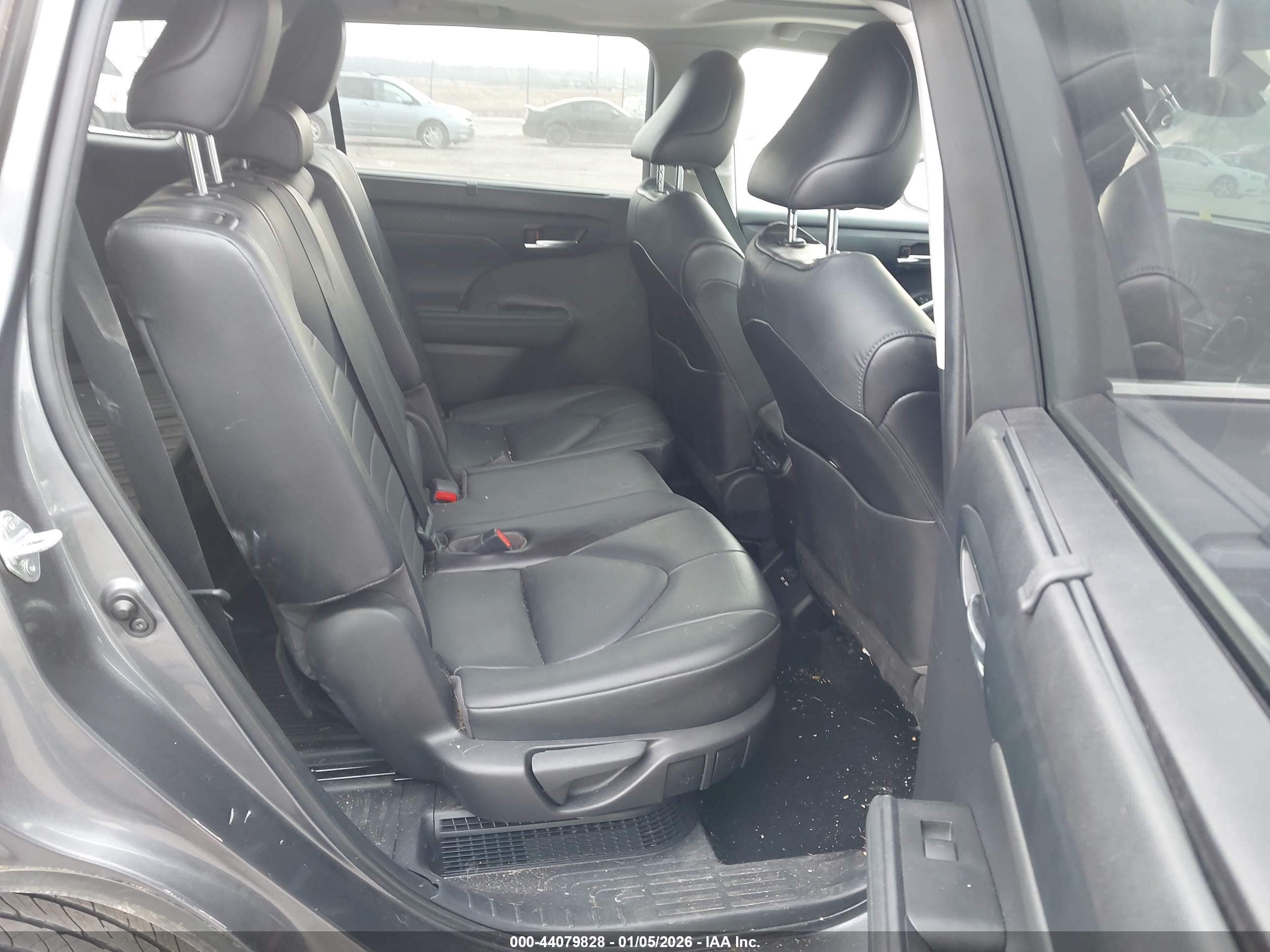 TOYOTA HIGHLANDER image 8