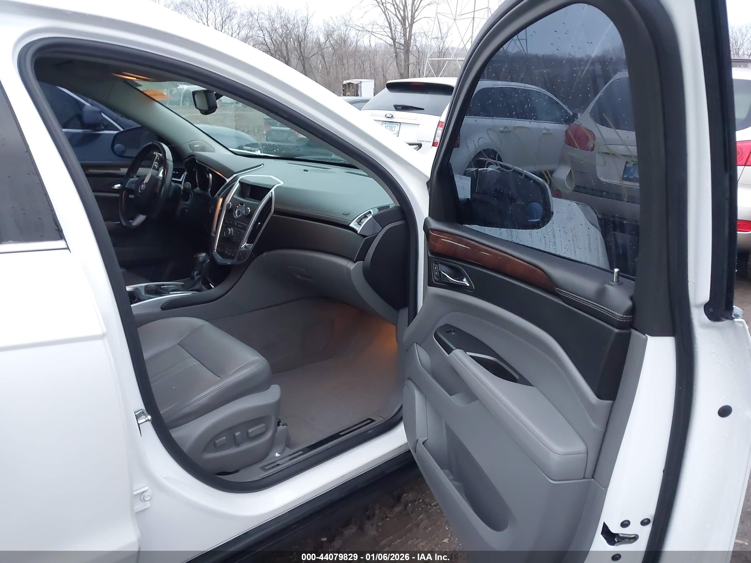 CADILLAC SRX image 5