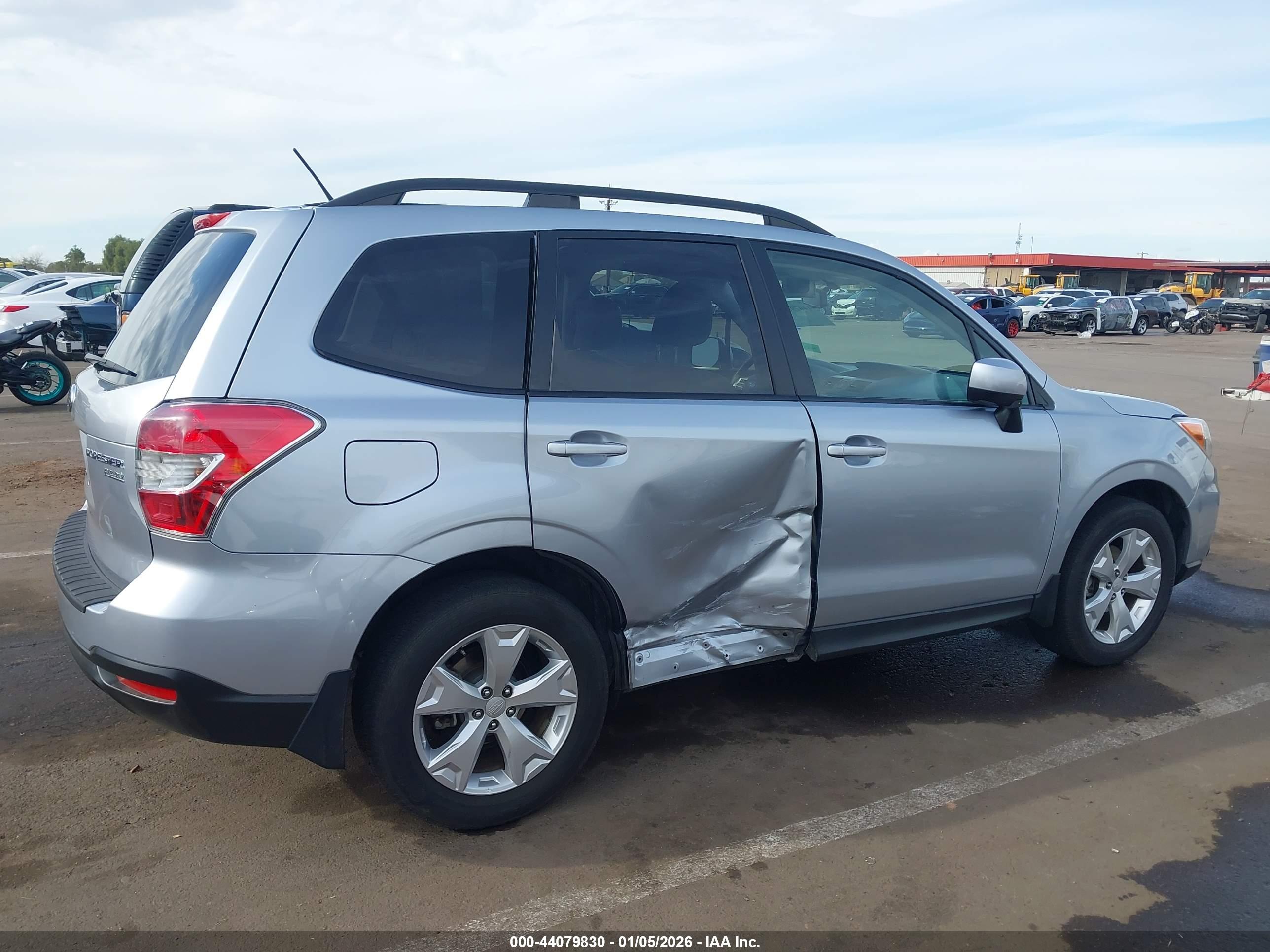 SUBARU FORESTER image 6