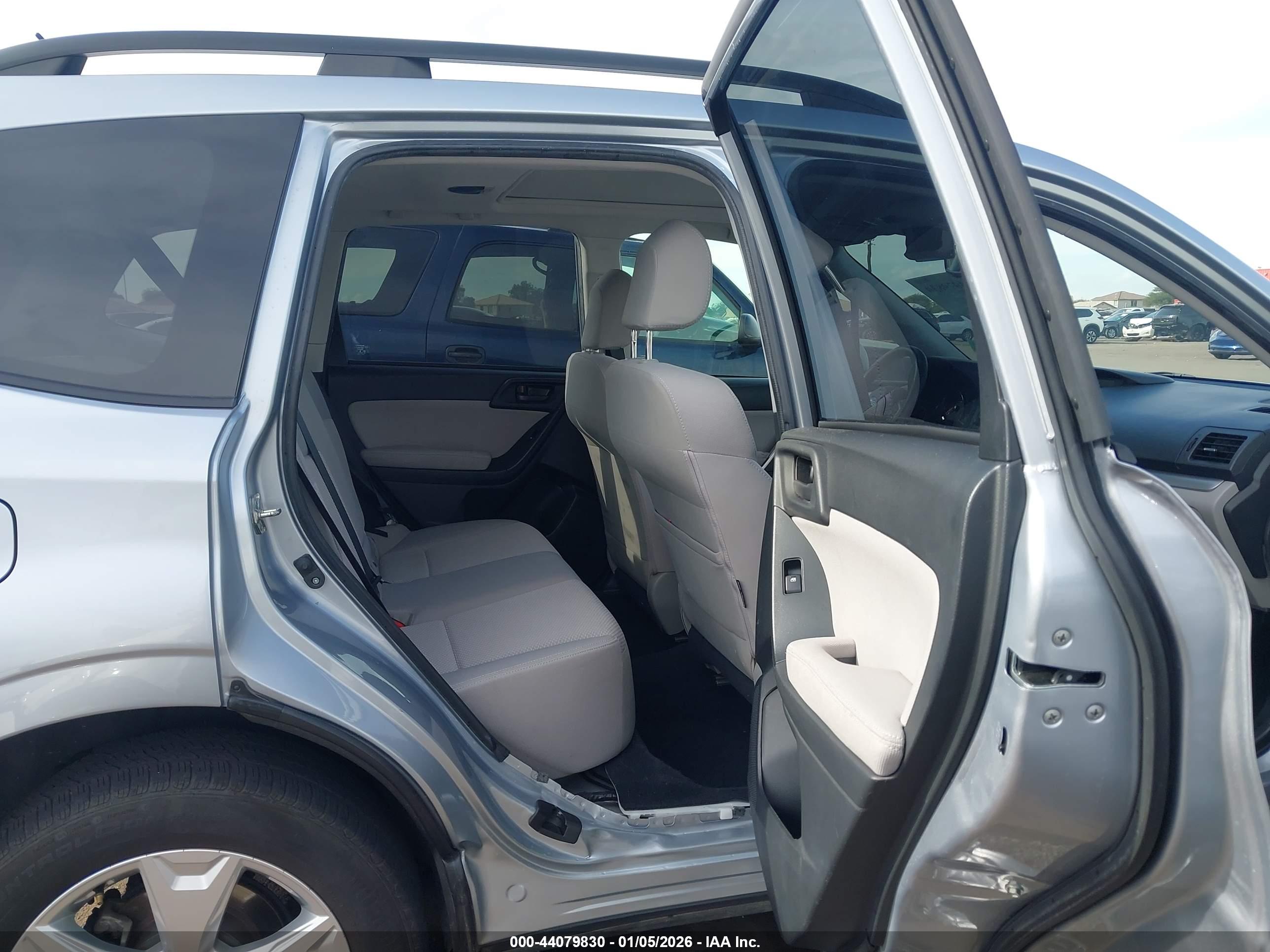 SUBARU FORESTER image 8