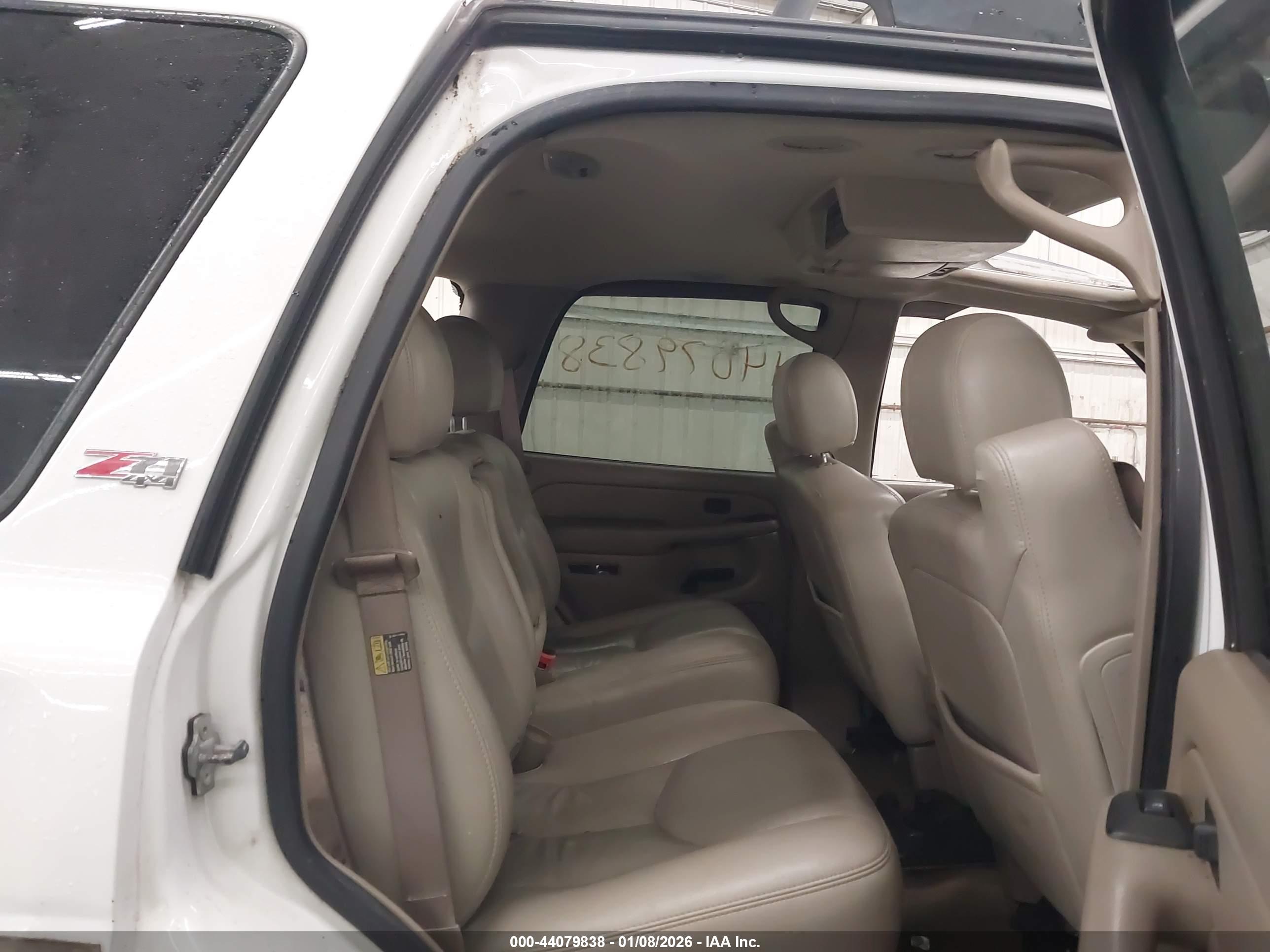 CHEVROLET TAHOE image 8