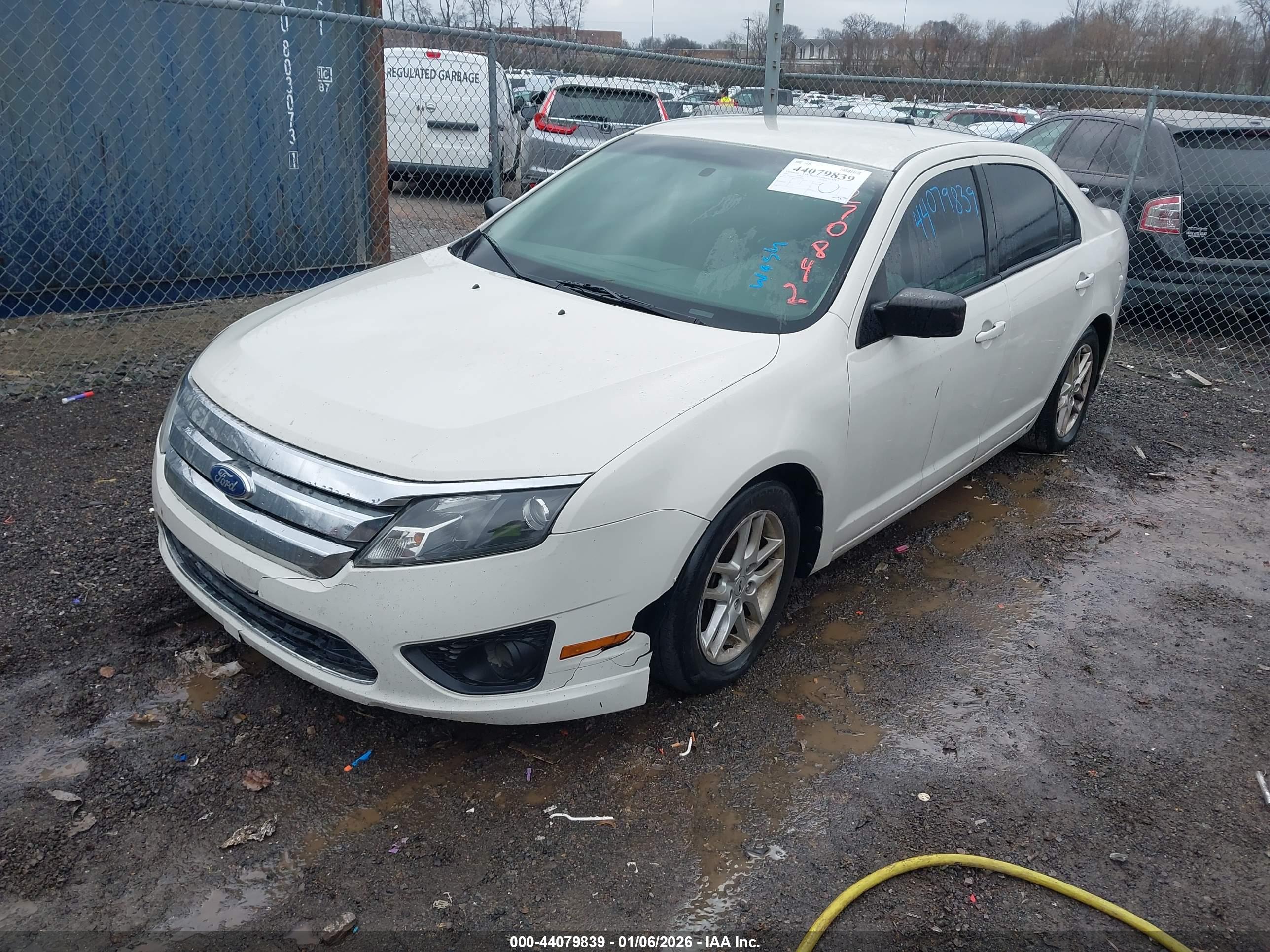 FORD FUSION image 2