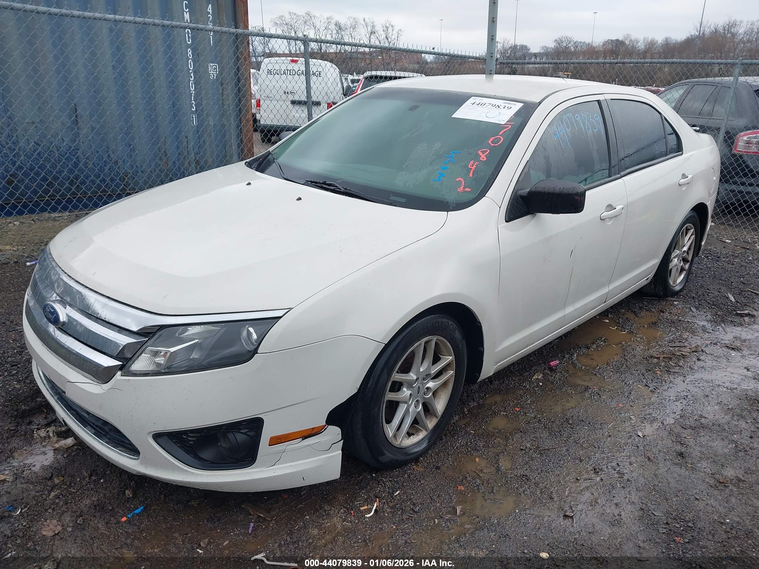 FORD FUSION image 6