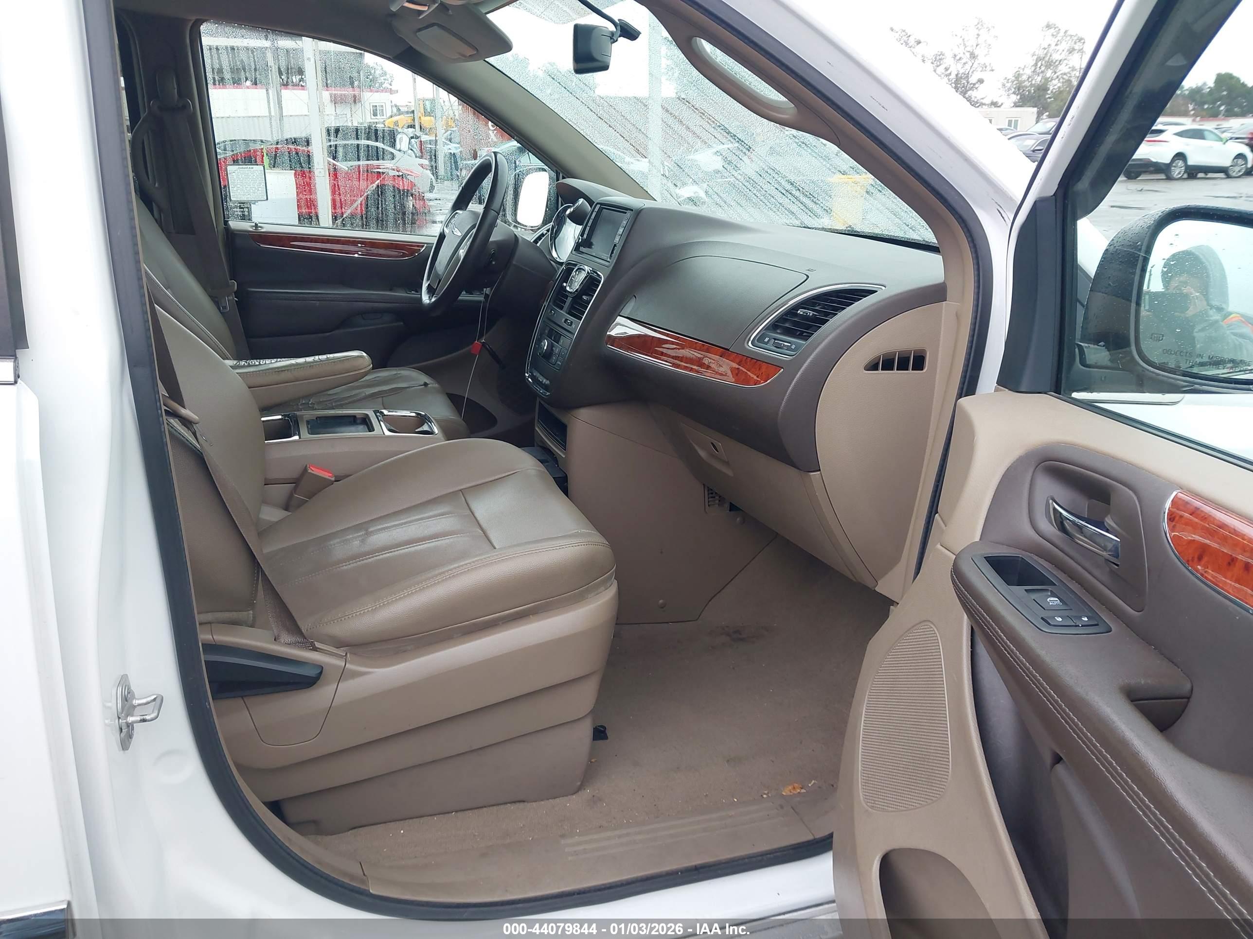 CHRYSLER TOWN image 5