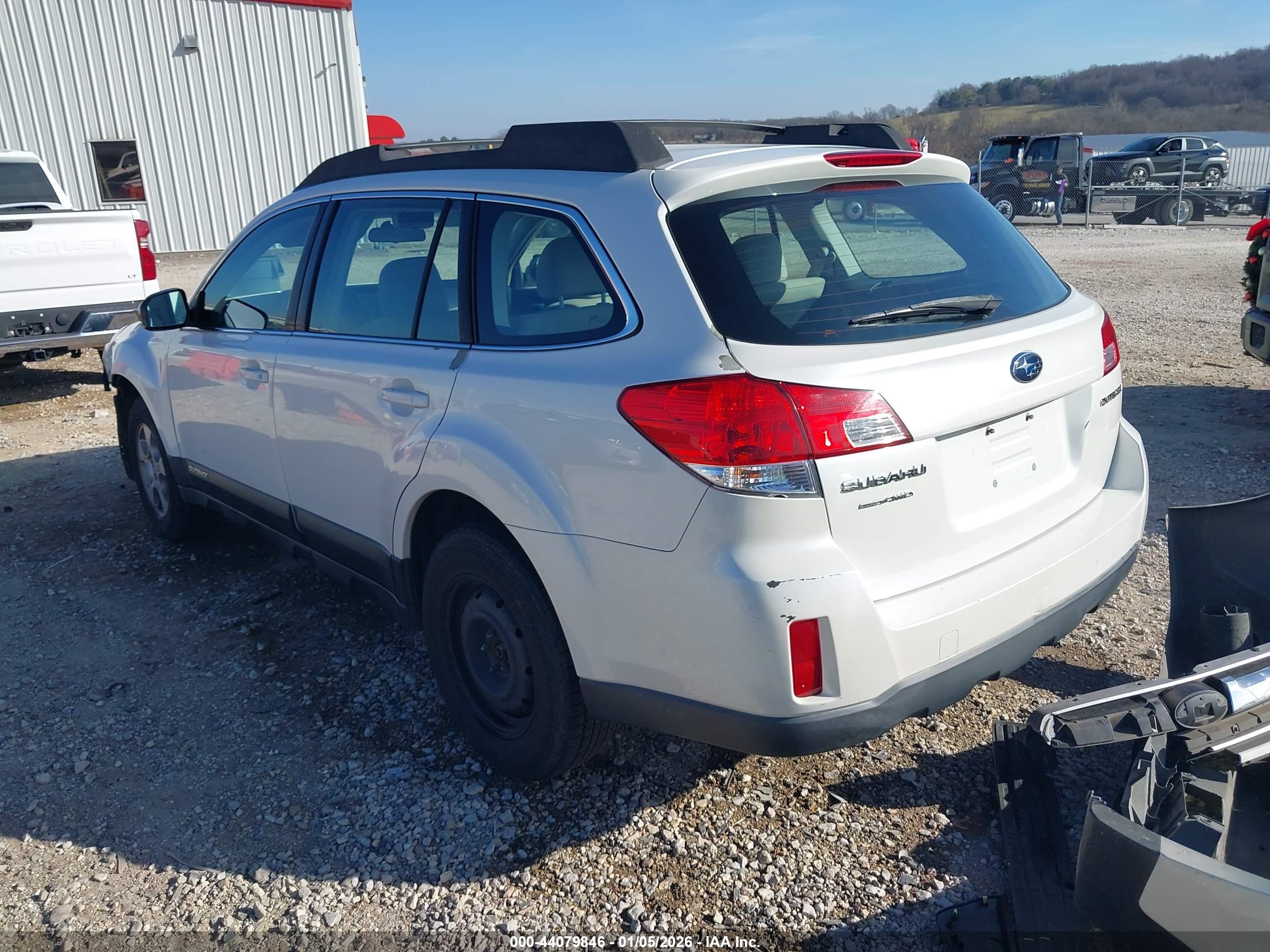 SUBARU OUTBACK image 3