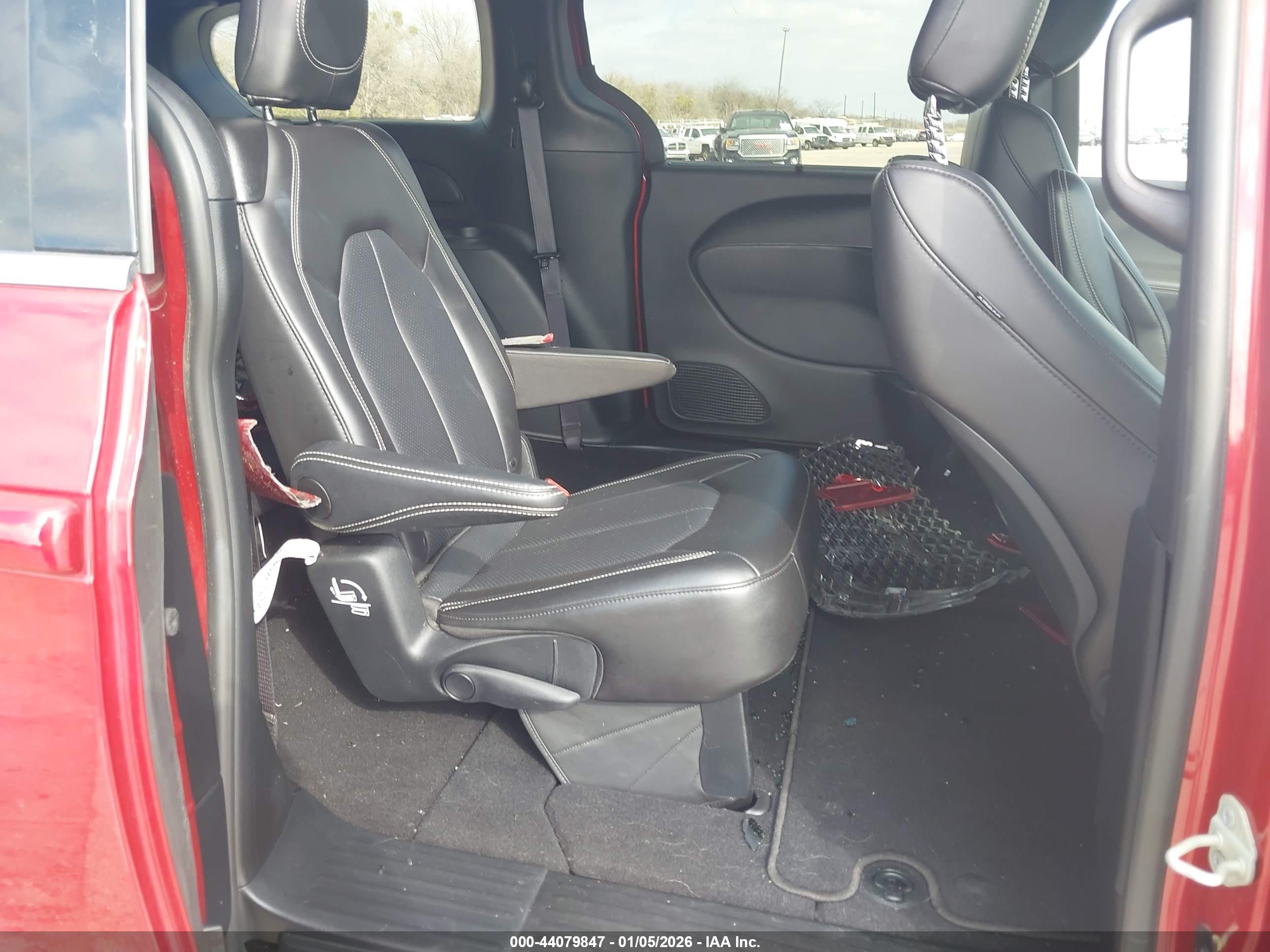 CHRYSLER PACIFICA image 8