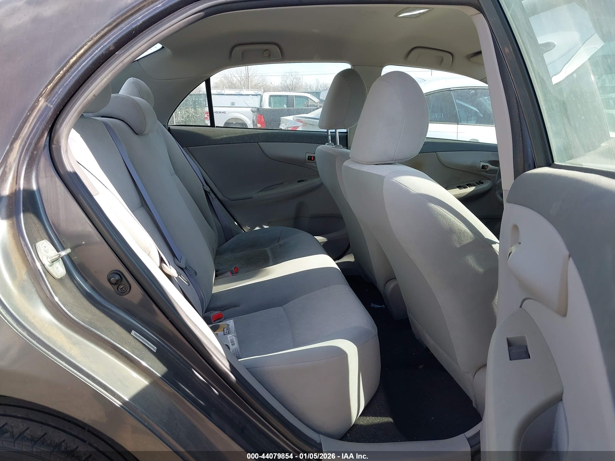 TOYOTA COROLLA image 8