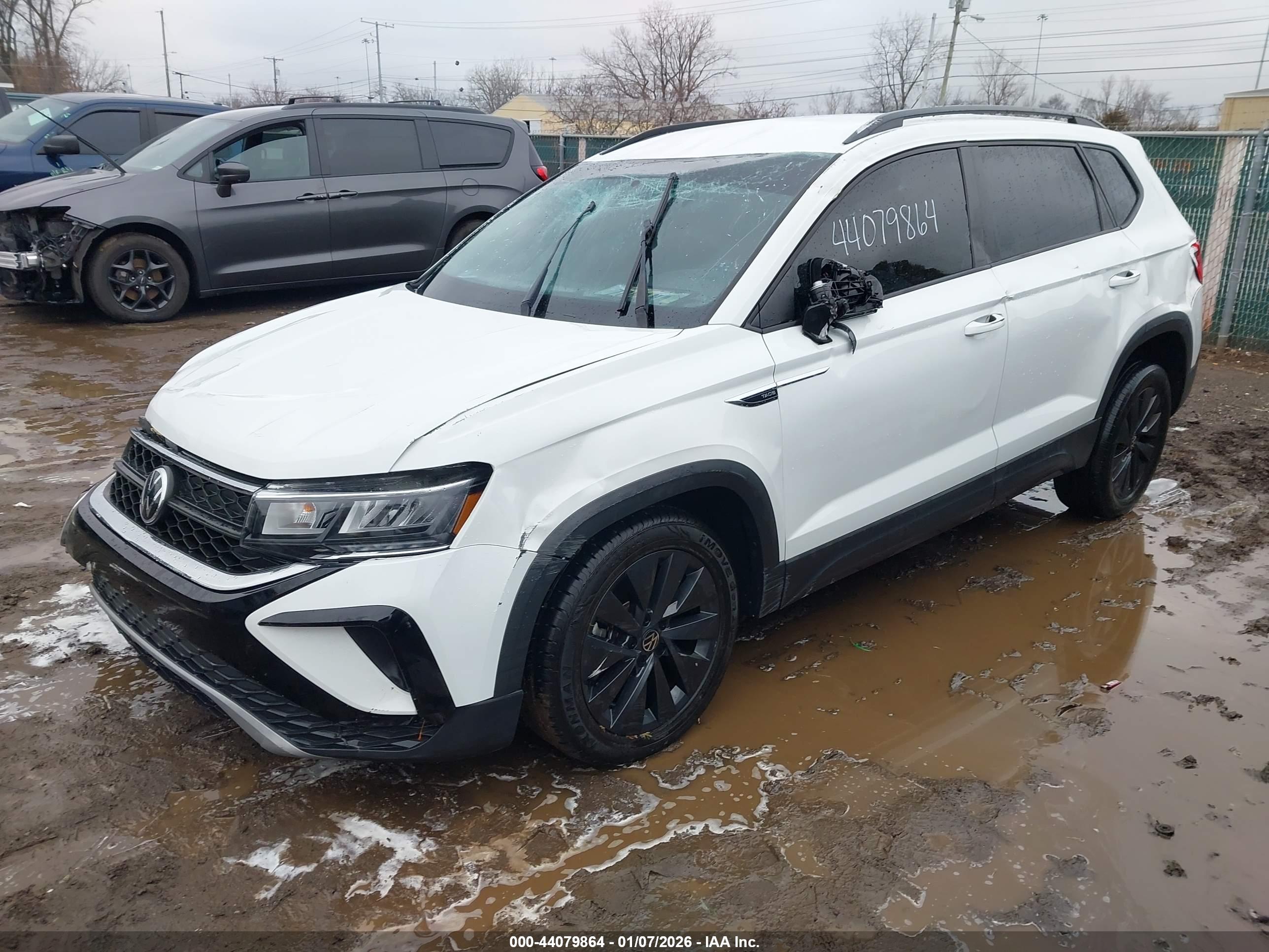 VOLKSWAGEN TAOS image 2