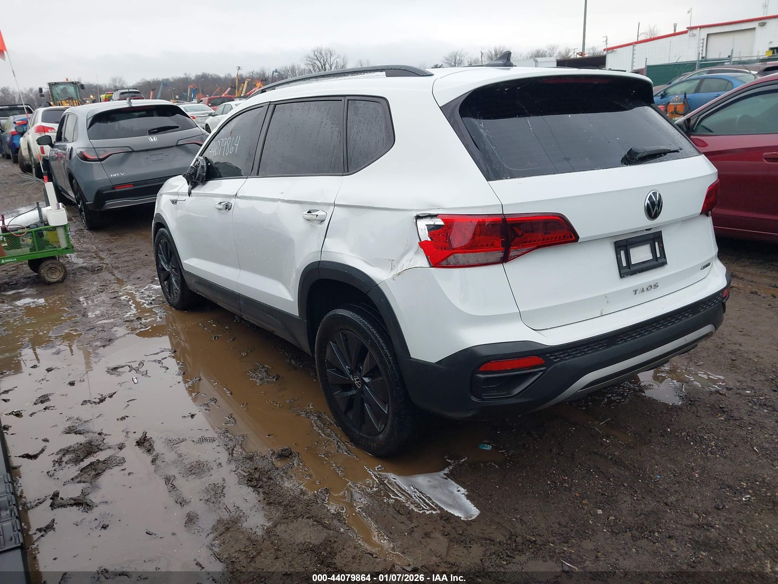 VOLKSWAGEN TAOS image 3