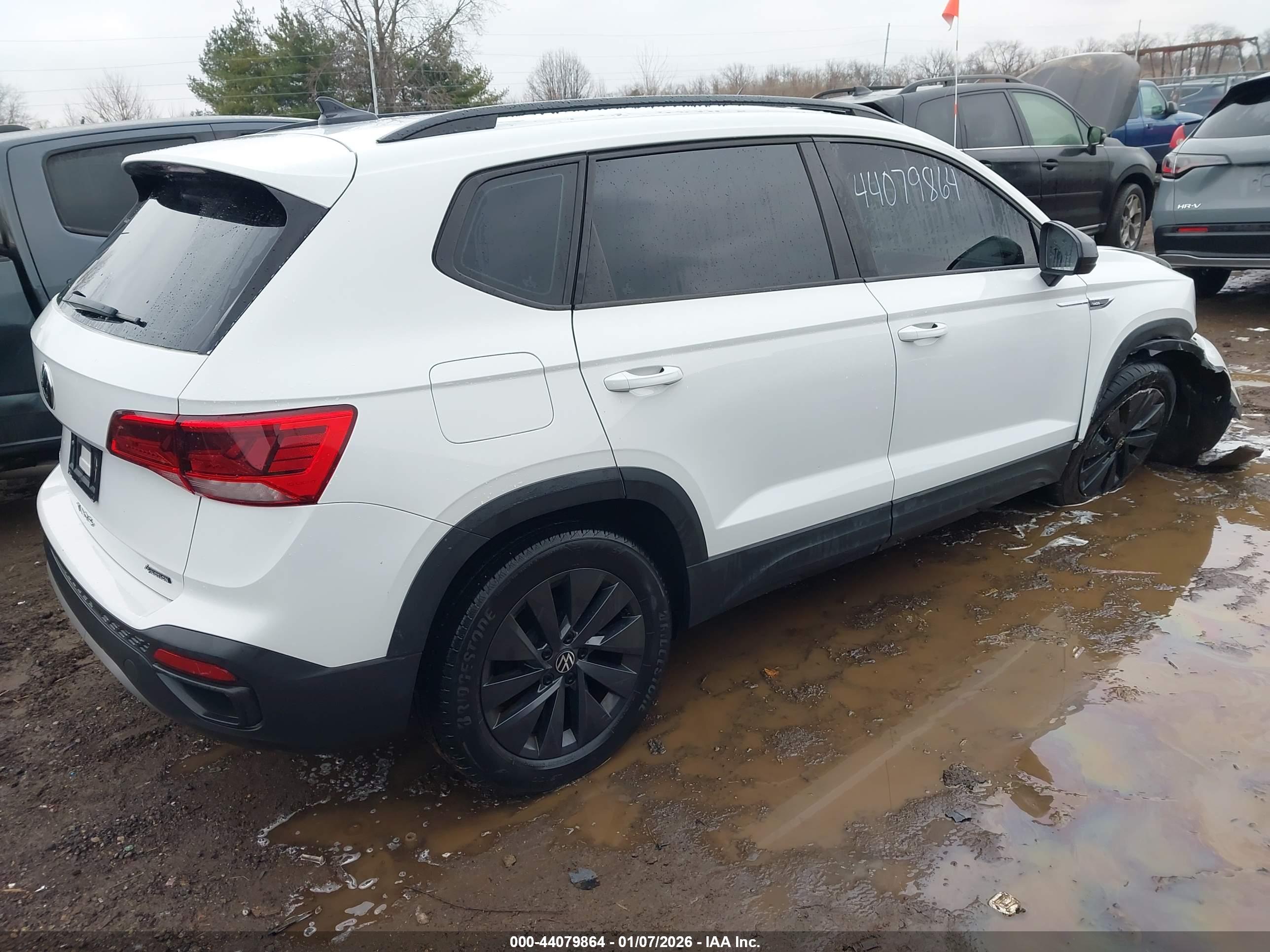 VOLKSWAGEN TAOS image 4