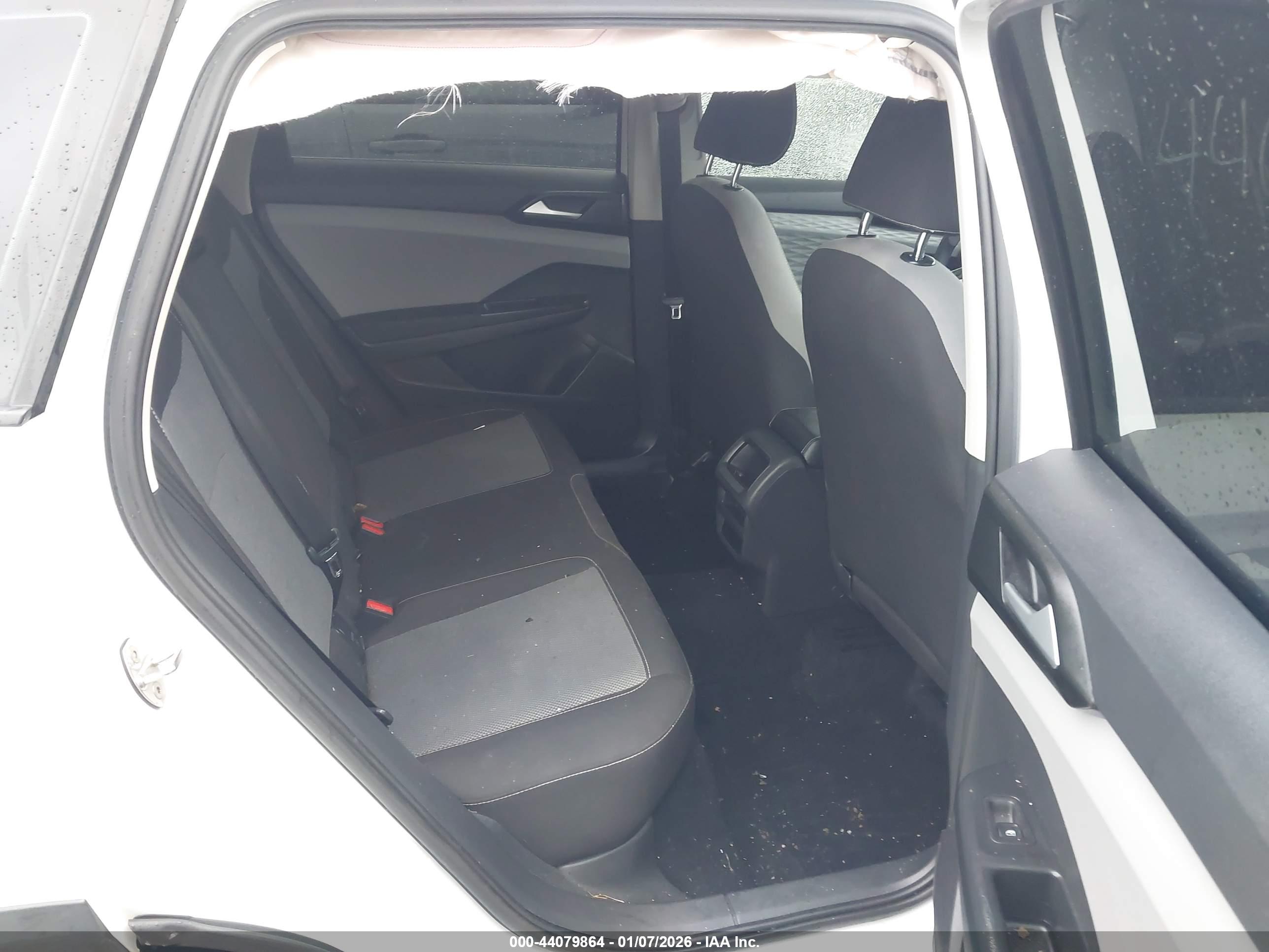 VOLKSWAGEN TAOS image 8