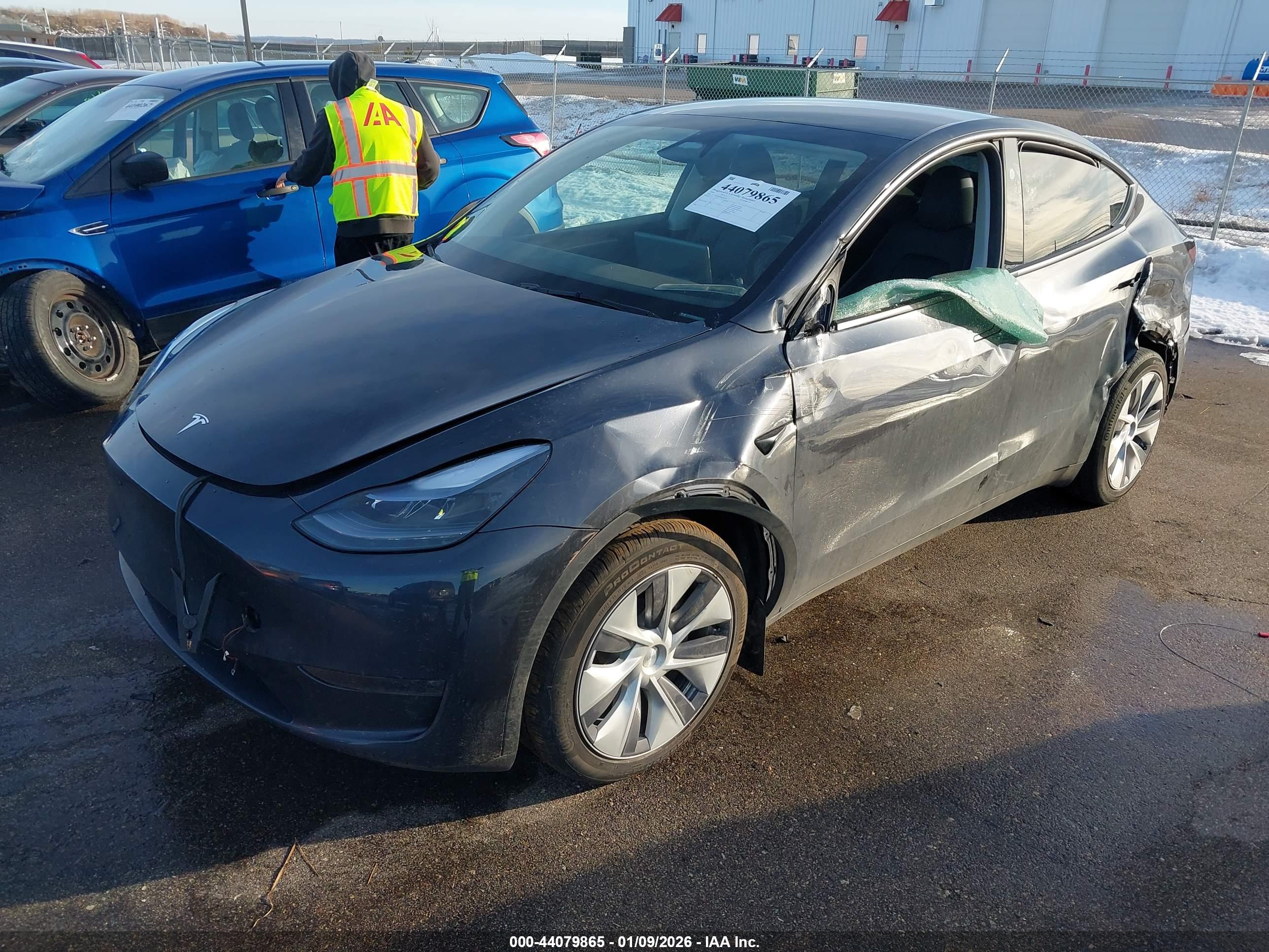 TESLA MODEL image 2