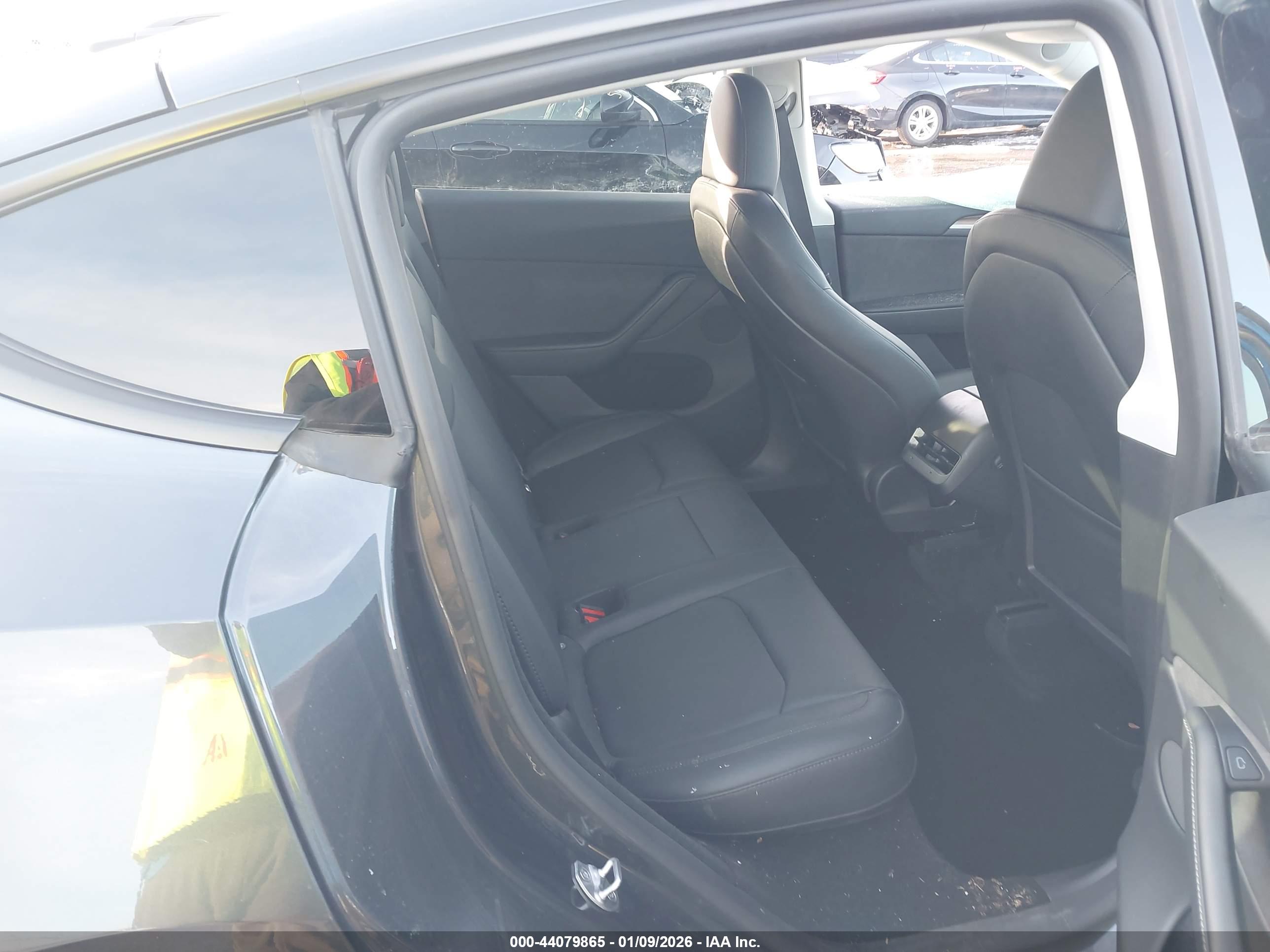TESLA MODEL image 8