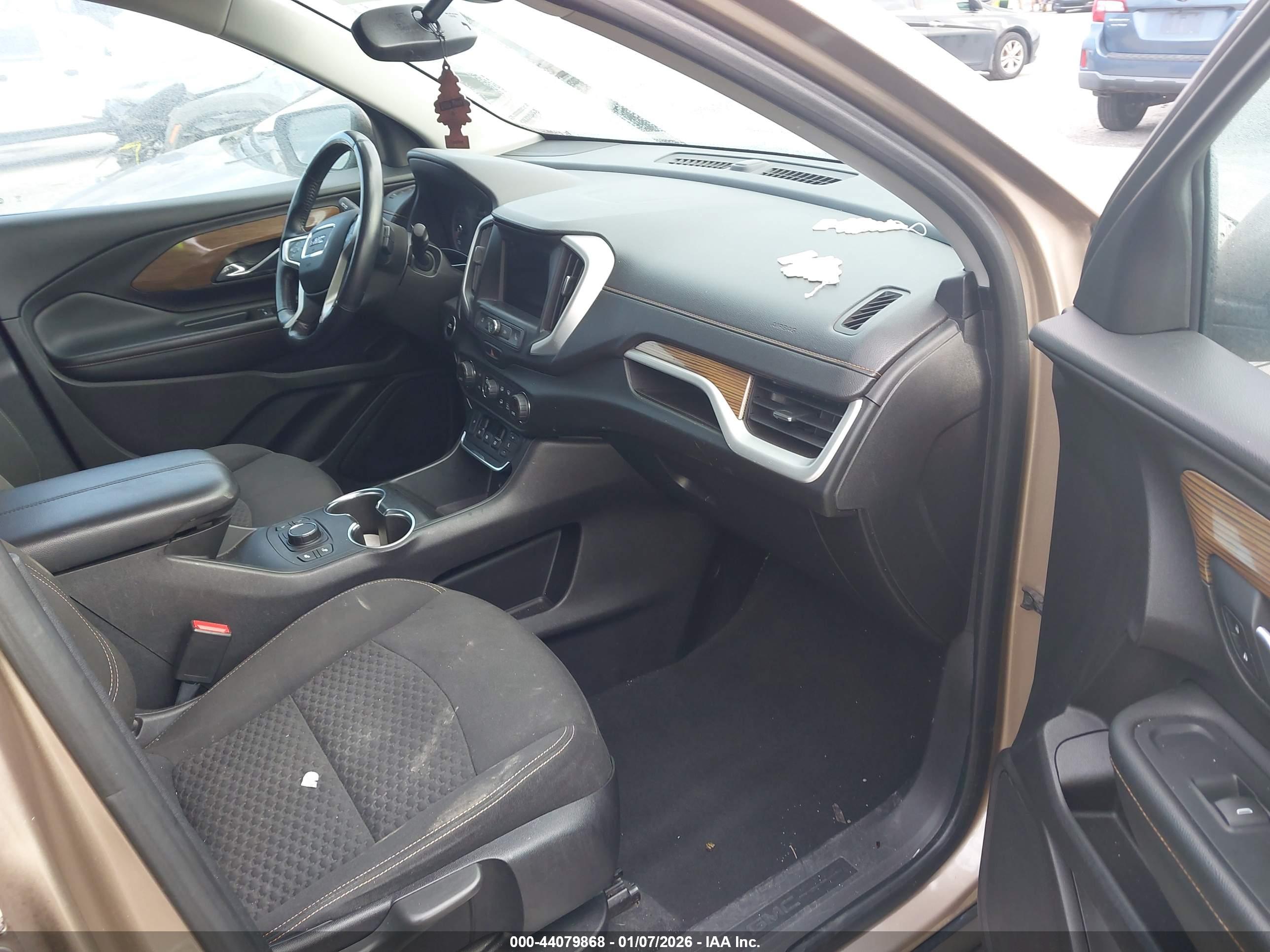 GMC TERRAIN image 5