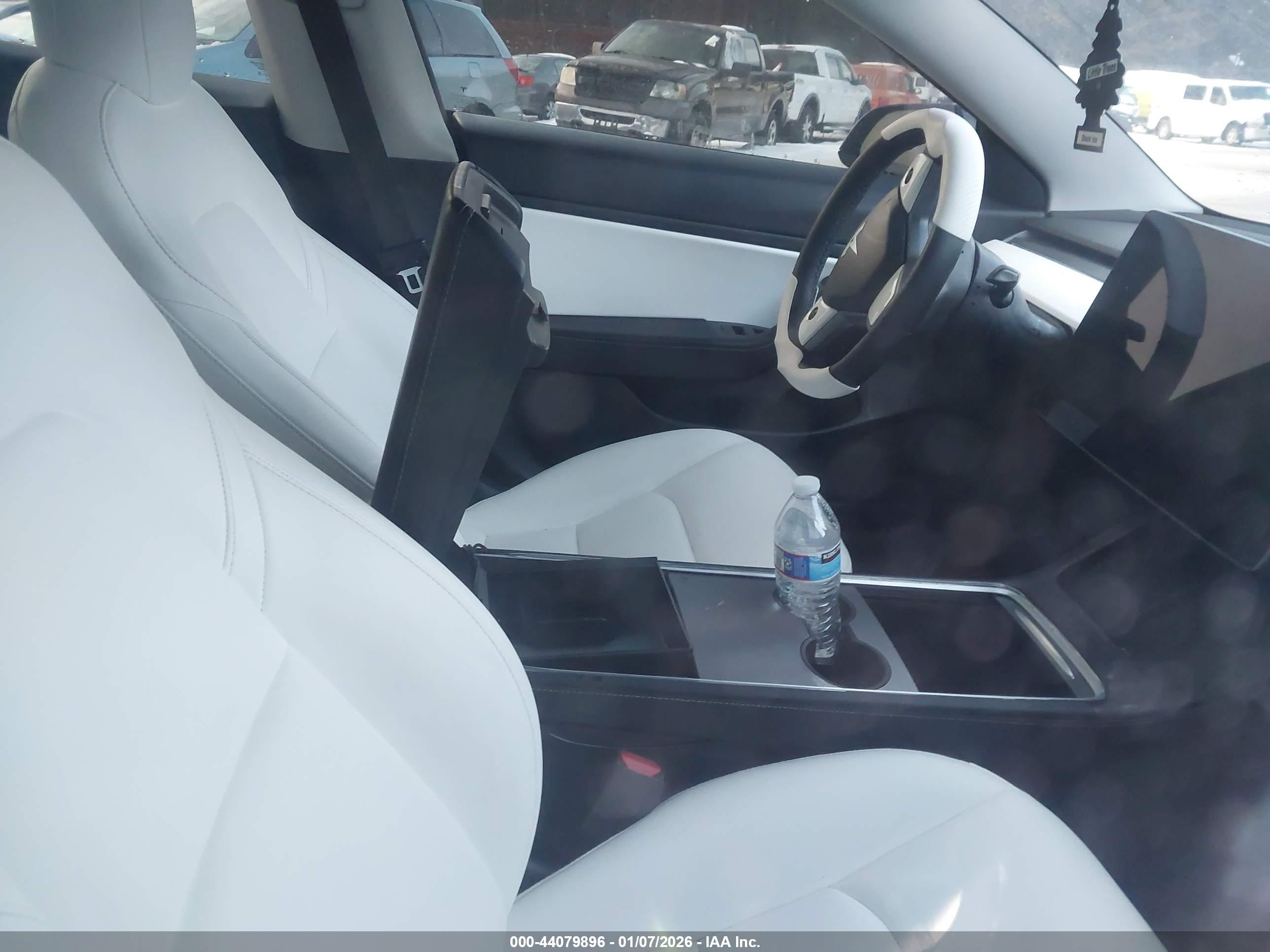 TESLA MODEL image 5