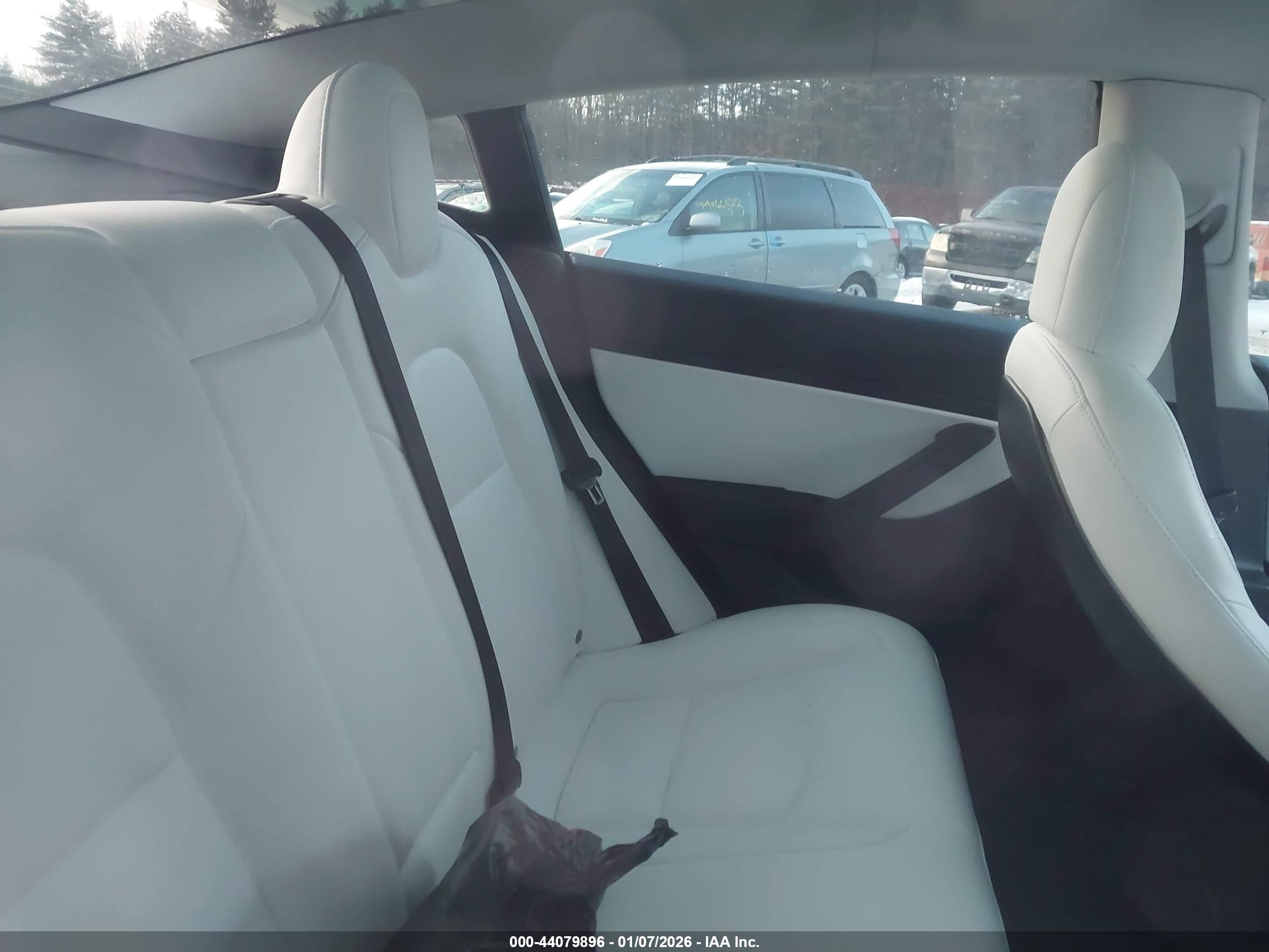TESLA MODEL image 8