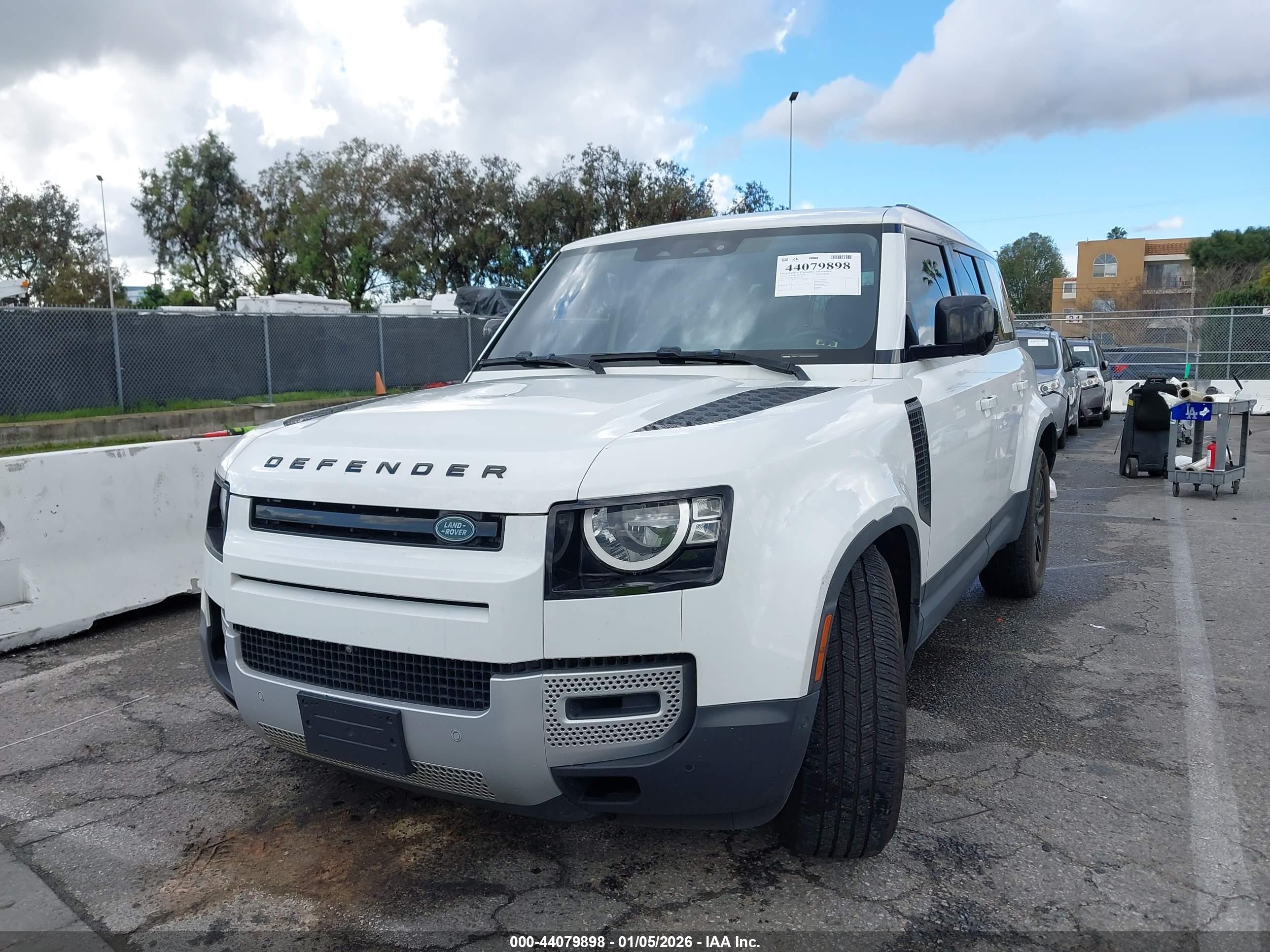 LAND ROVER image 2