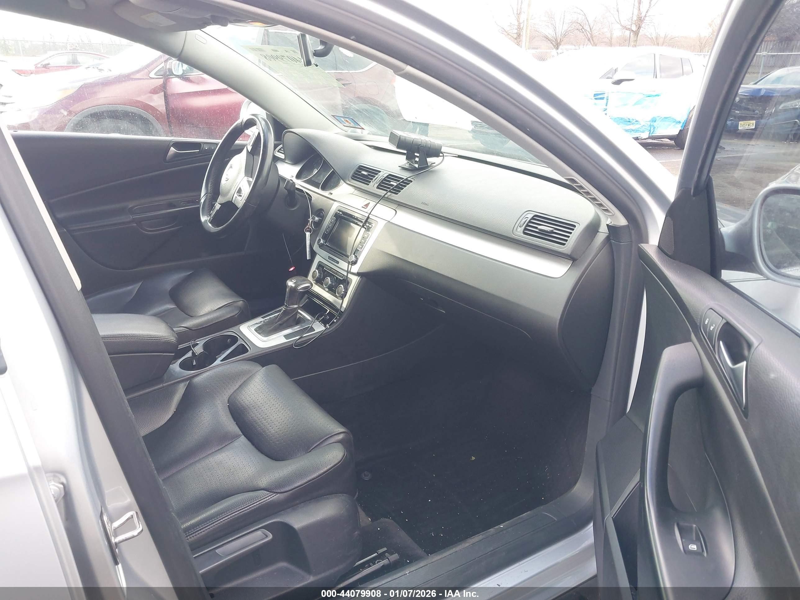 VOLKSWAGEN PASSAT image 5
