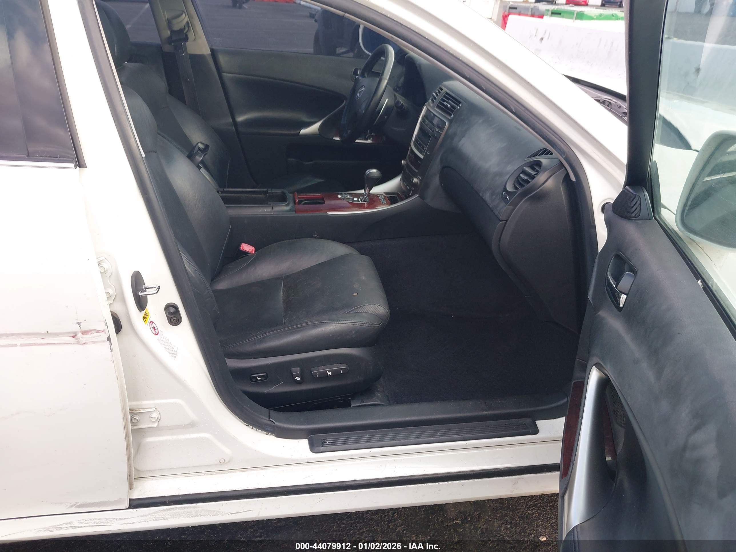 LEXUS IS image 5