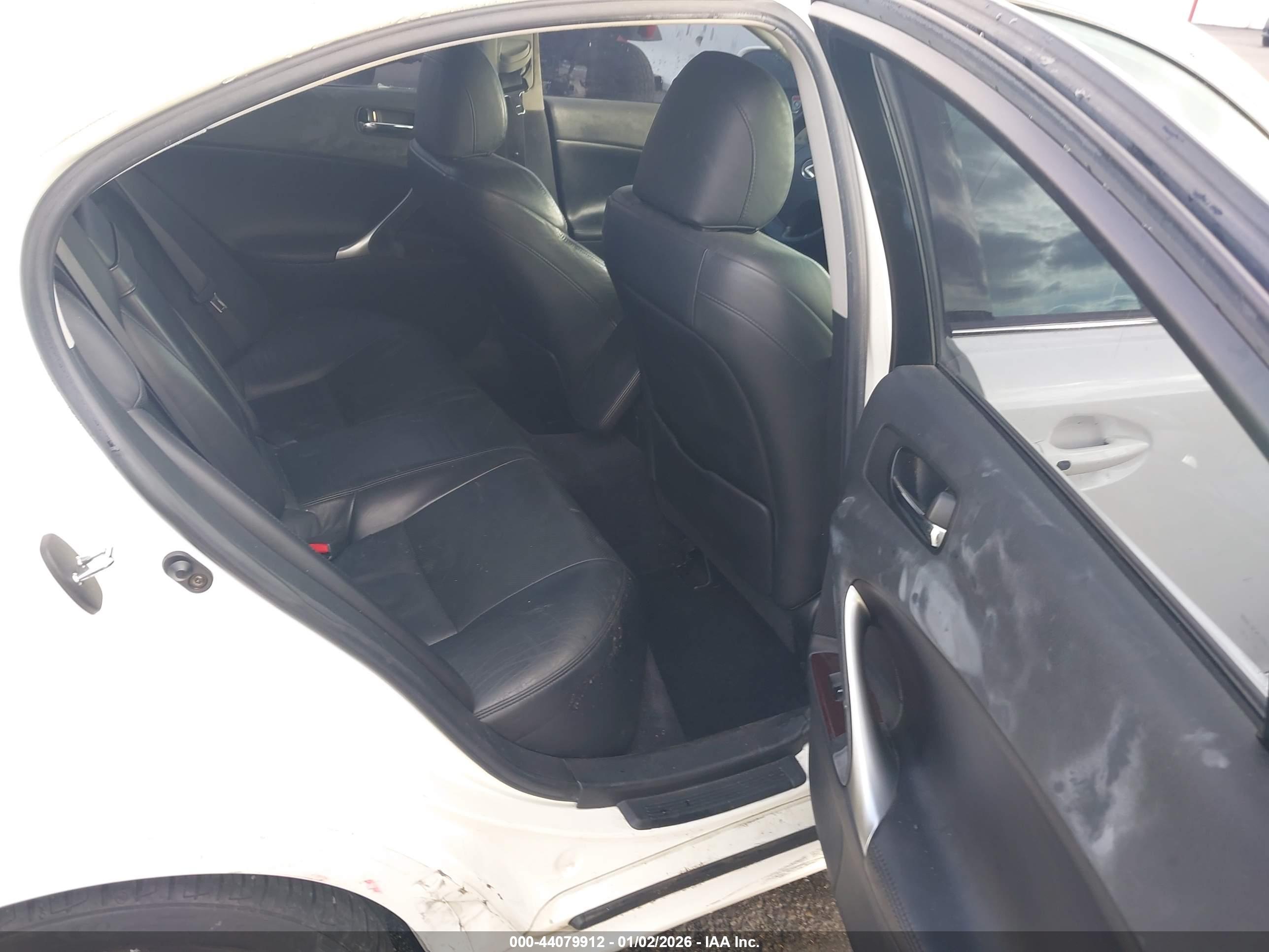 LEXUS IS image 8