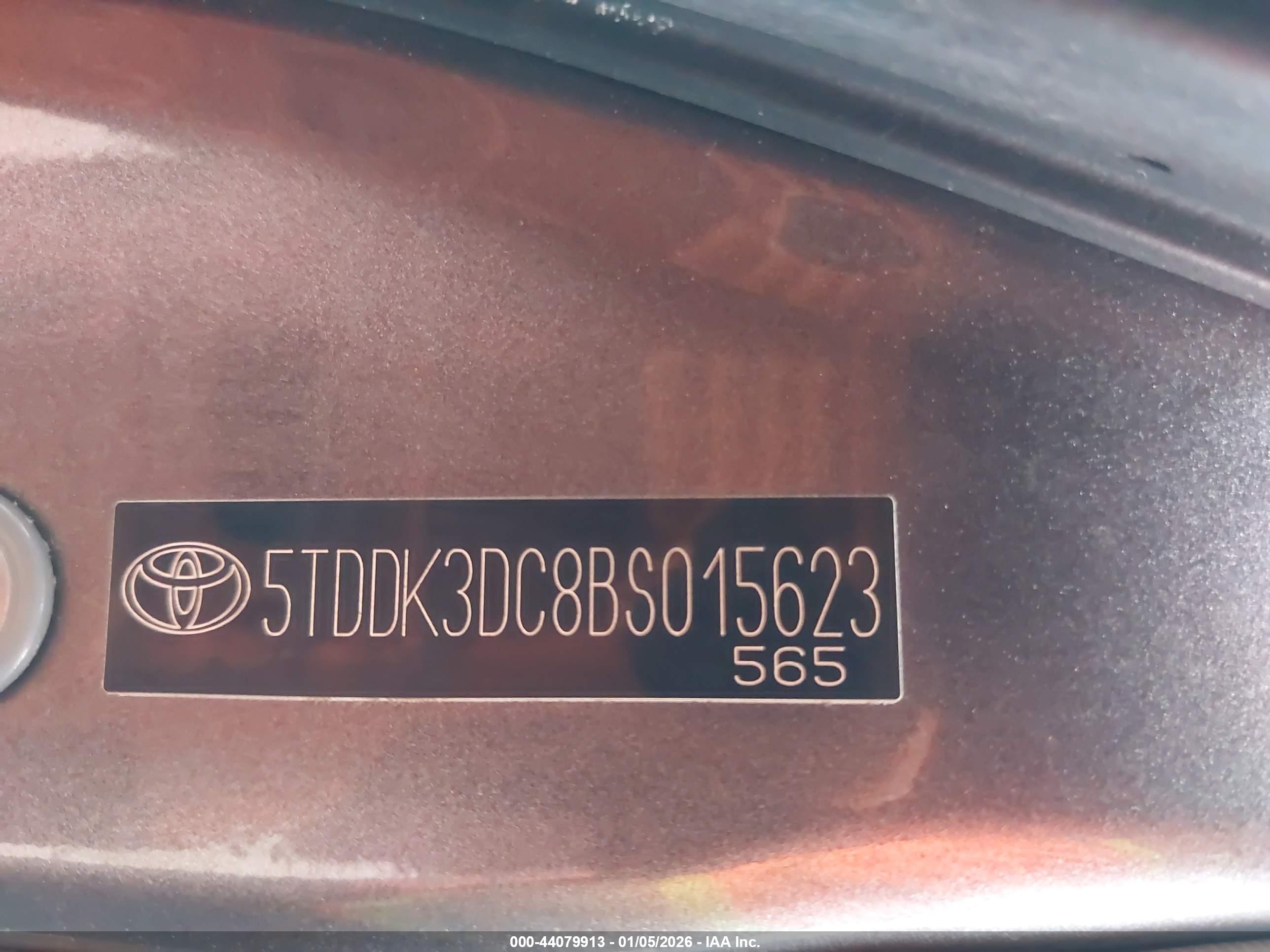 TOYOTA SIENNA image 9