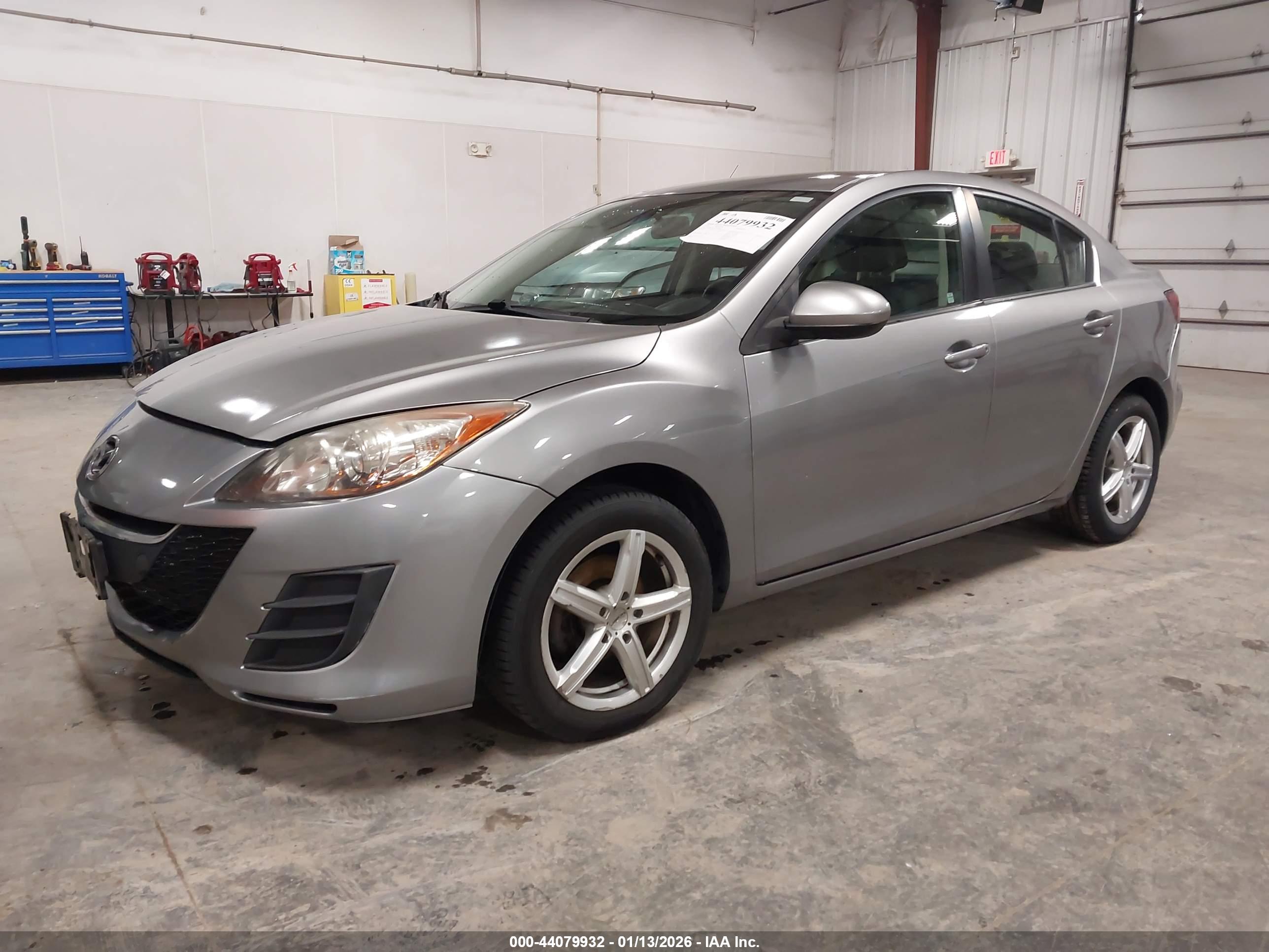 MAZDA MAZDA3 image 2