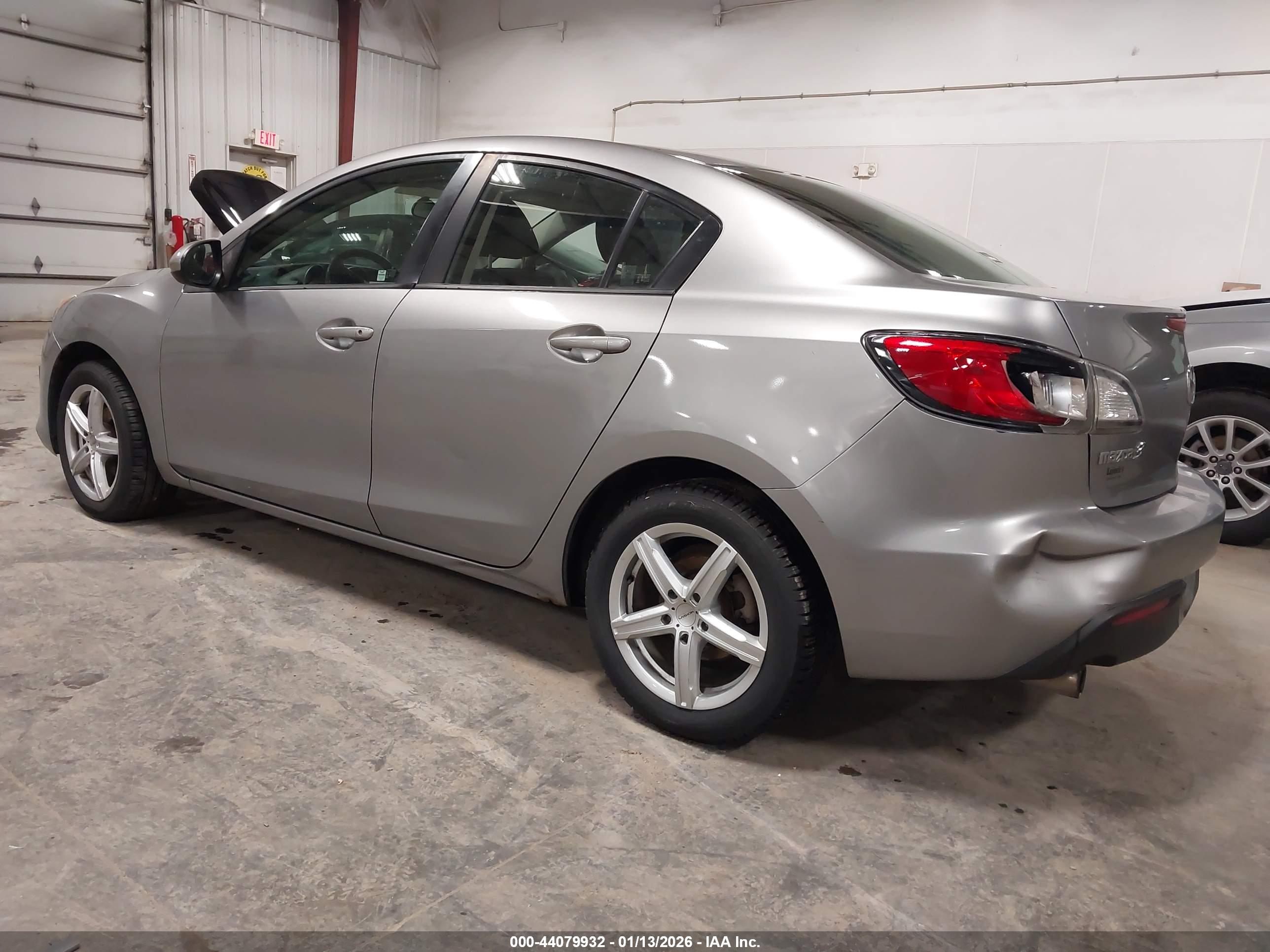 MAZDA MAZDA3 image 3